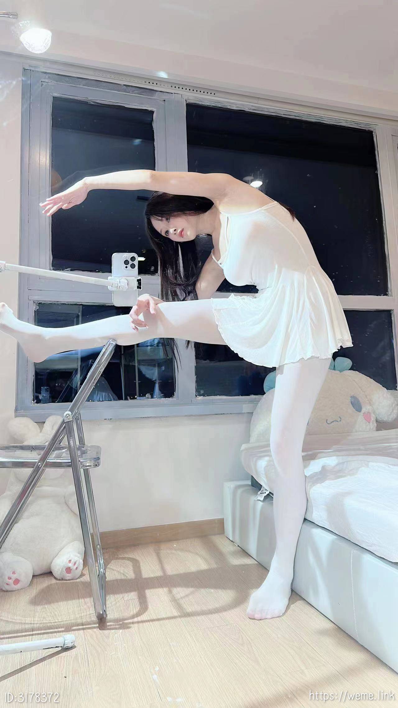 小萌子---NO006-一字马挑战-57P54MB-08-17