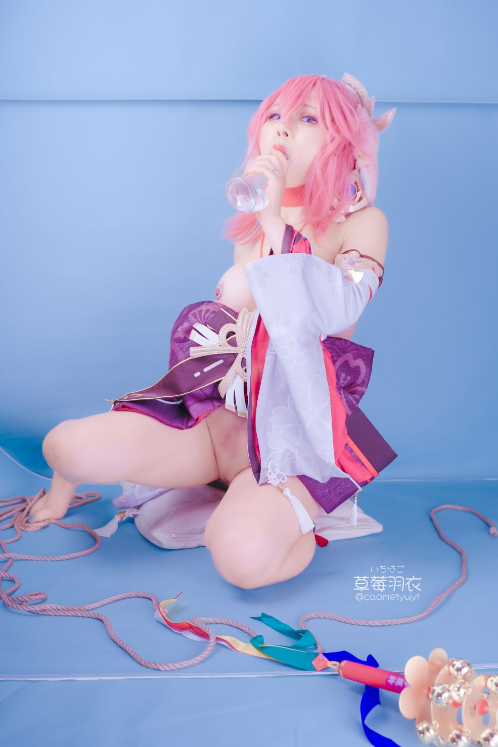 草莓羽衣-caomeiyuyi-cosplay-Yae-Miko---Genshin-Impact-03-15
