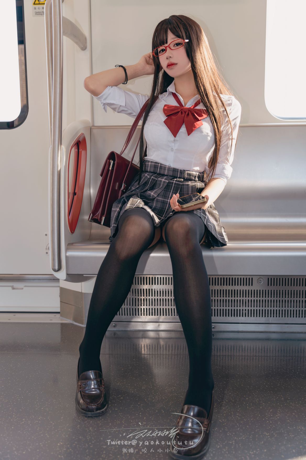 咬一口兔娘-十二月作品电车惊魂71P1V-期待-02-02