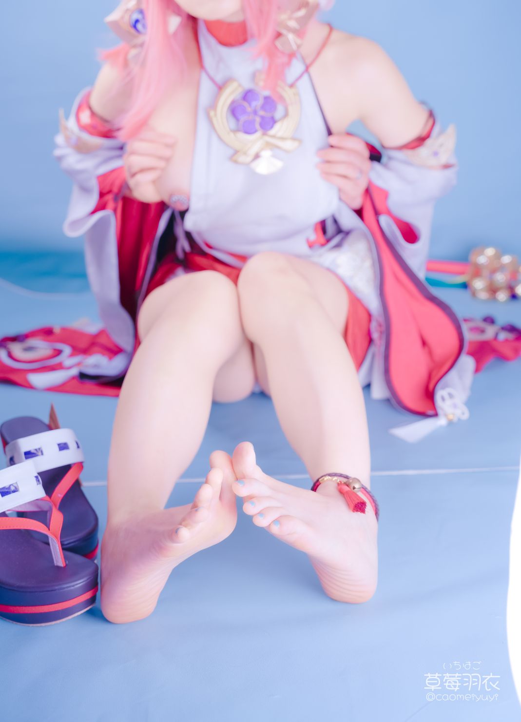 草莓羽衣-caomeiyuyi-cosplay-Yae-Miko---Genshin-Impact-03-15