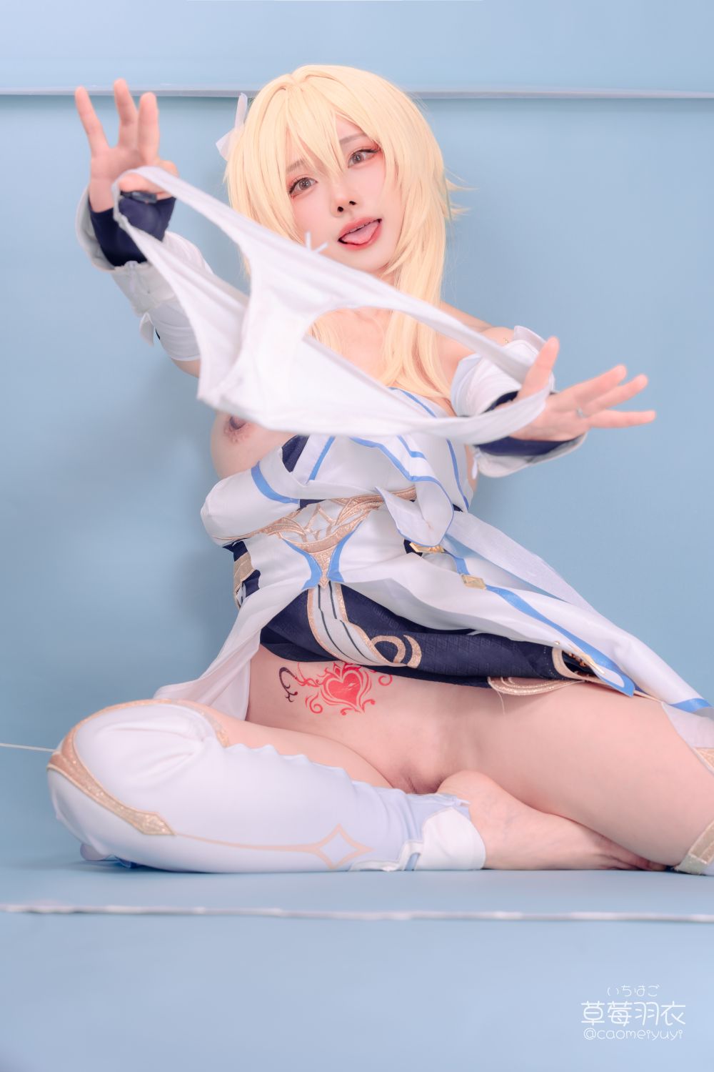 草莓羽衣-caomeiyuyi-cosplay-Lumine---Genshin-Impact-03-15