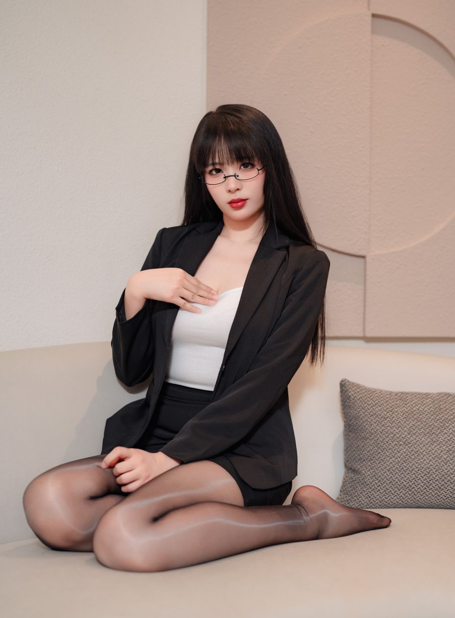 轩萧学姐---下班后OL-72p-253MB-06-18