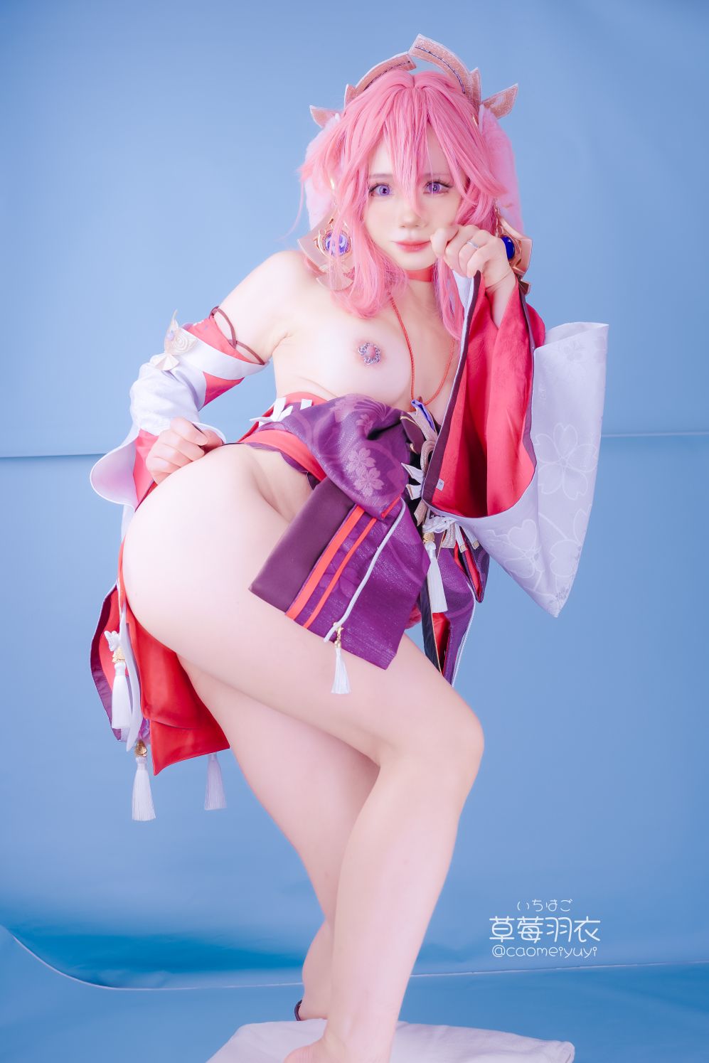 草莓羽衣-caomeiyuyi-cosplay-Yae-Miko---Genshin-Impact-03-15