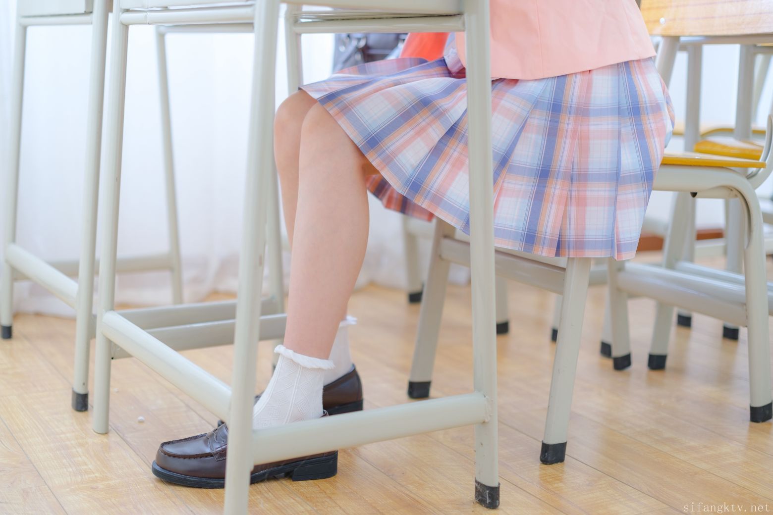森萝财团-3万私定-清纯嫩妹小七-室内JK裤袜-全裸大尺度-01-05