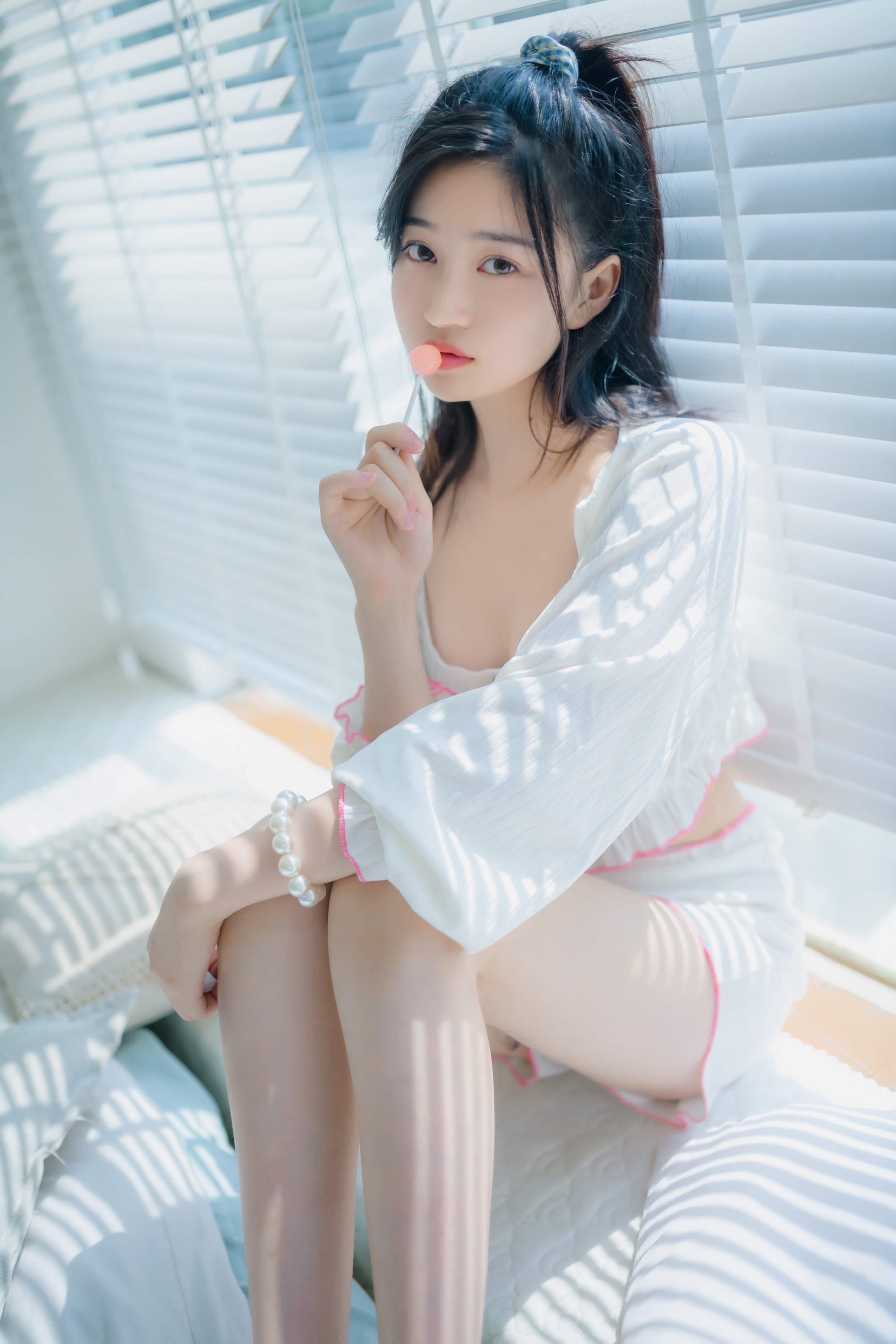 年年-爱吃棒棒糖的少女-11-27