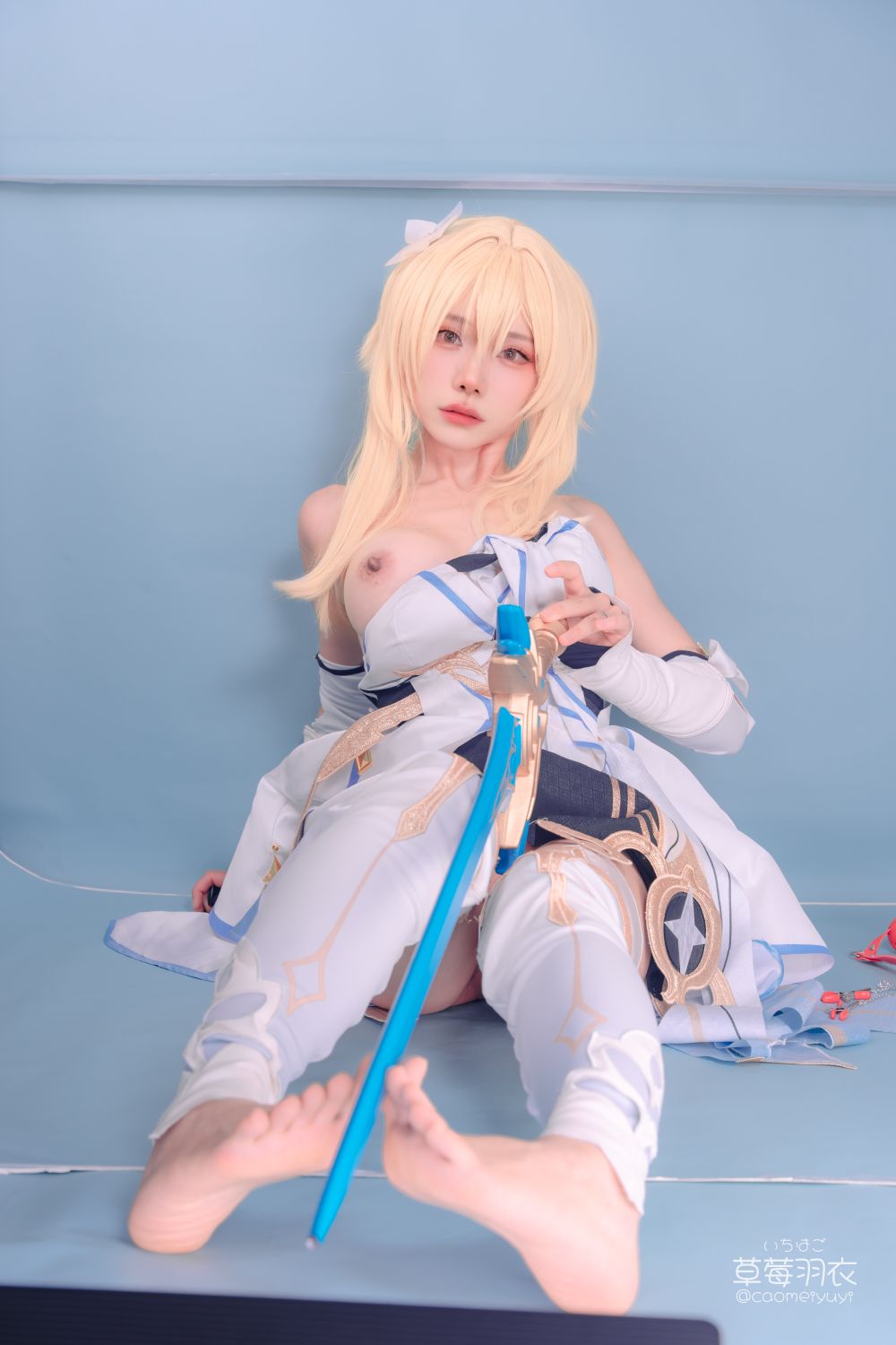 草莓羽衣-caomeiyuyi-cosplay-Lumine---Genshin-Impact-03-15