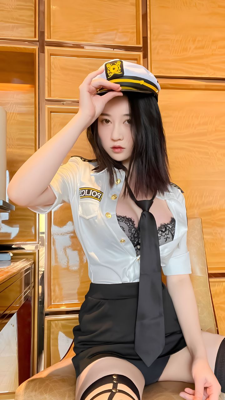 年年---涩女警82P-4665M-01-25