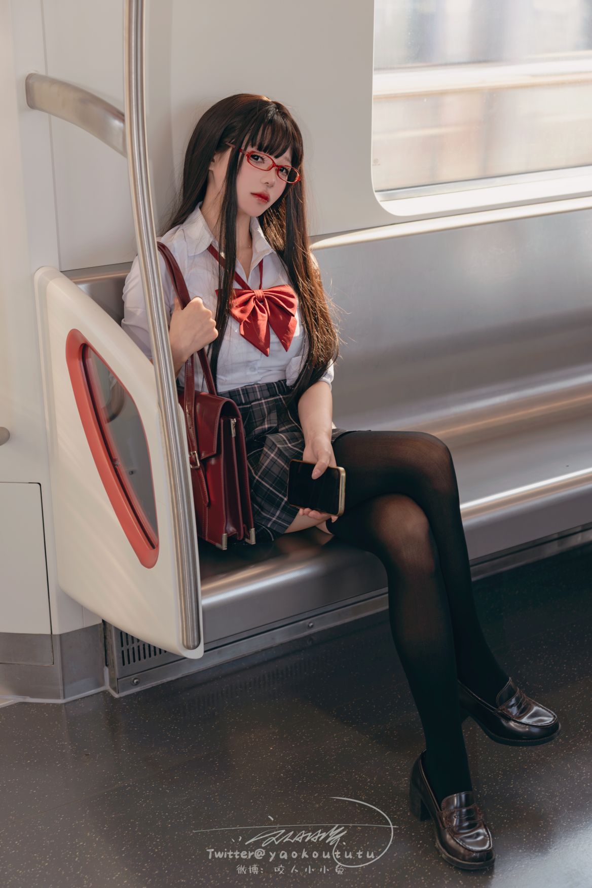 咬一口兔娘-十二月作品电车惊魂71P1V-期待-02-02