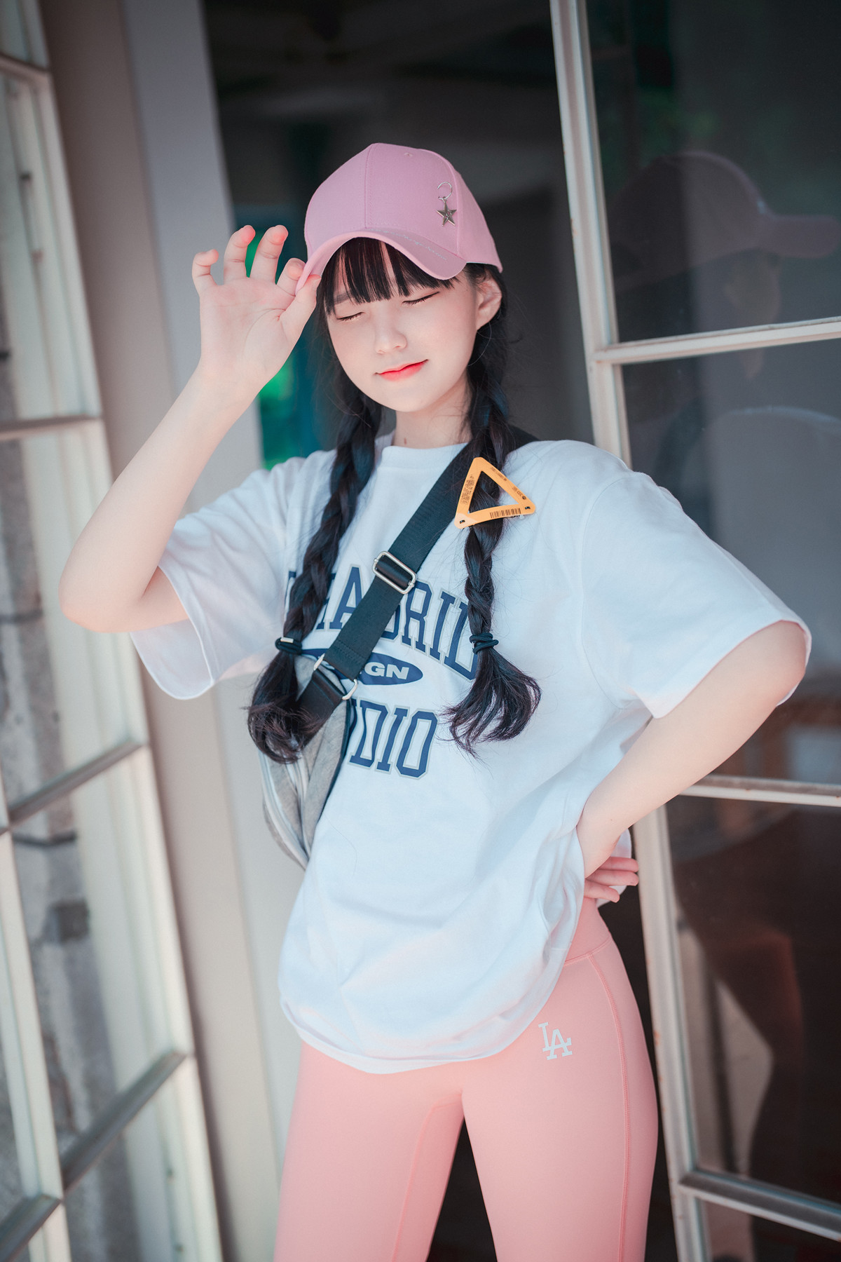 Jeong-Jenny-정제니-DJAWA-8216Loose-and-Tight-Pink8217-Set03-03-20