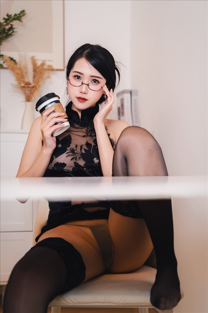 不呆猫---黑旗袍过膝袜御姐-42P-44P-8123-MB-20240814i-08-14