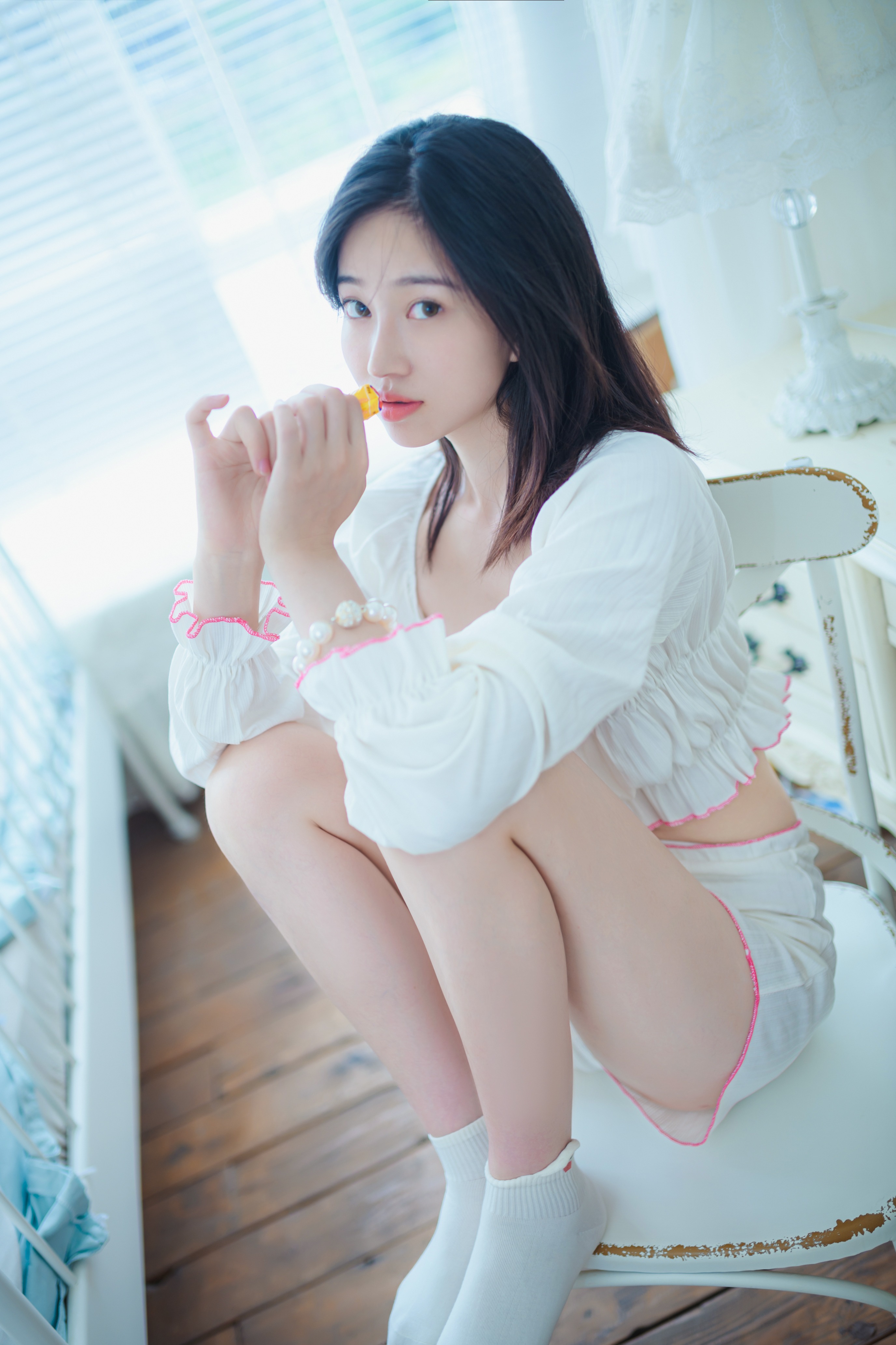 年年-爱吃棒棒糖的少女-11-27