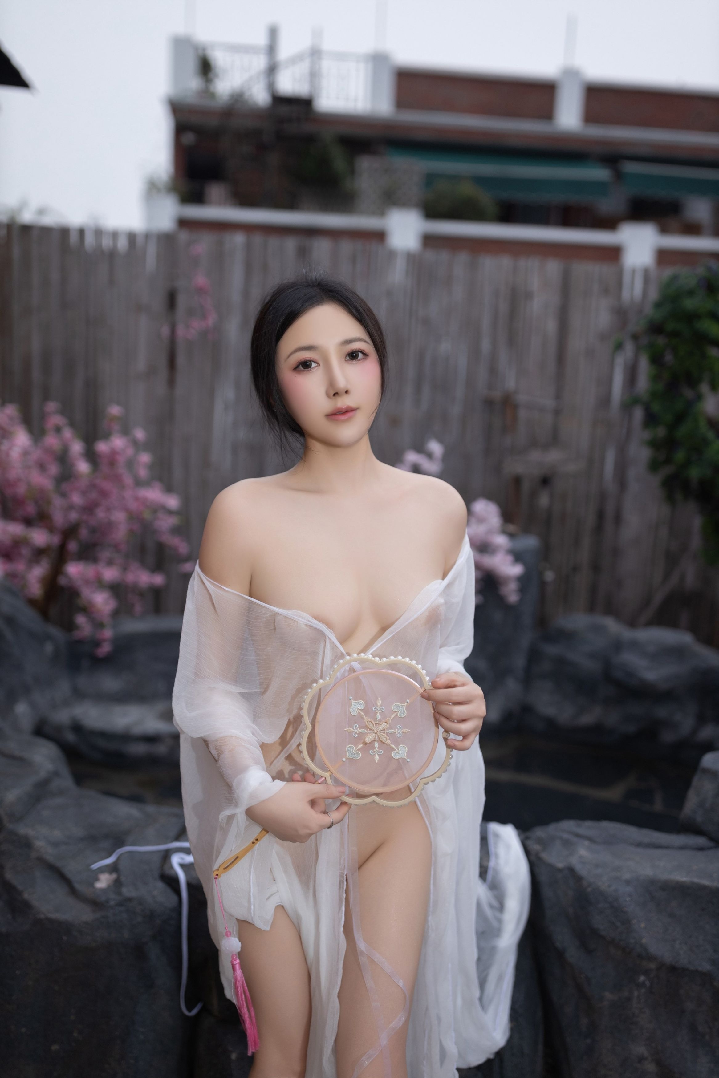 鱼子酱Fish---花想容-120P-08-18