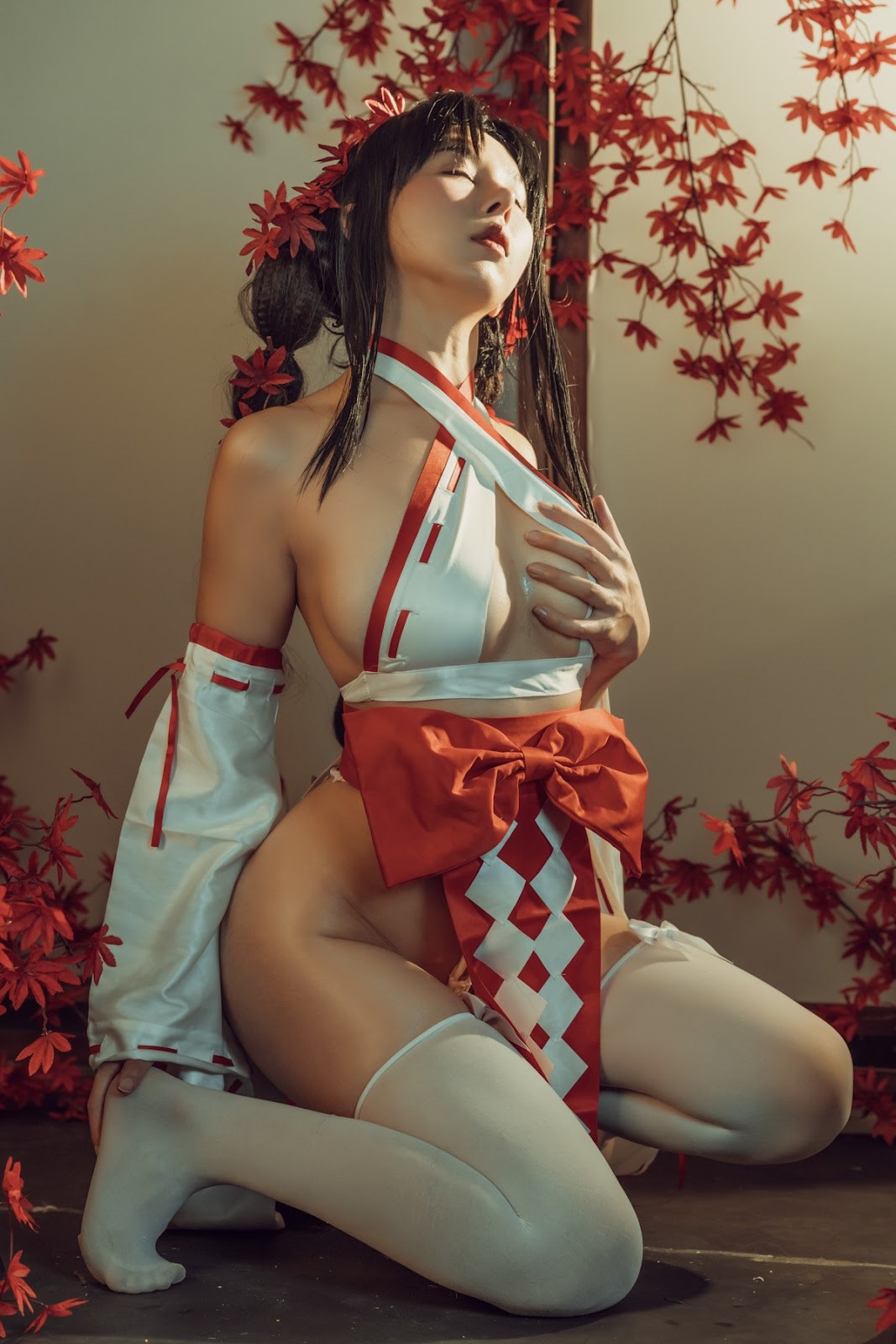 云溪溪-写真更新-奶桃巫女-09-18