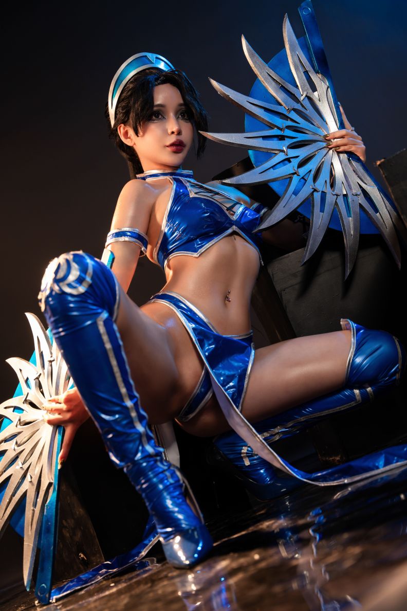 Umeko-J-cosplay-Kitana---Mortal-Kombat-04-14