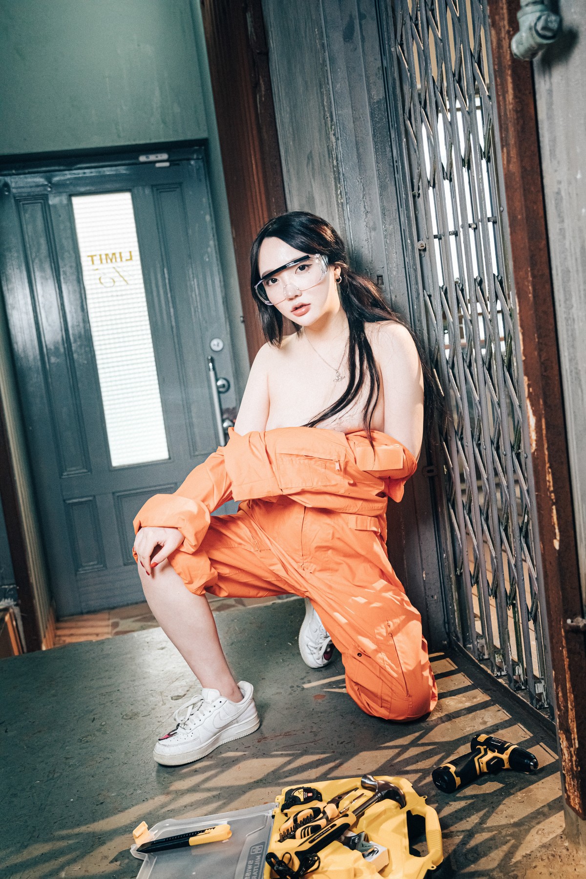 Son-Yeeun-손예은-Loozy-Where-Are-My-Tools-Full-ver-Set01-12-10