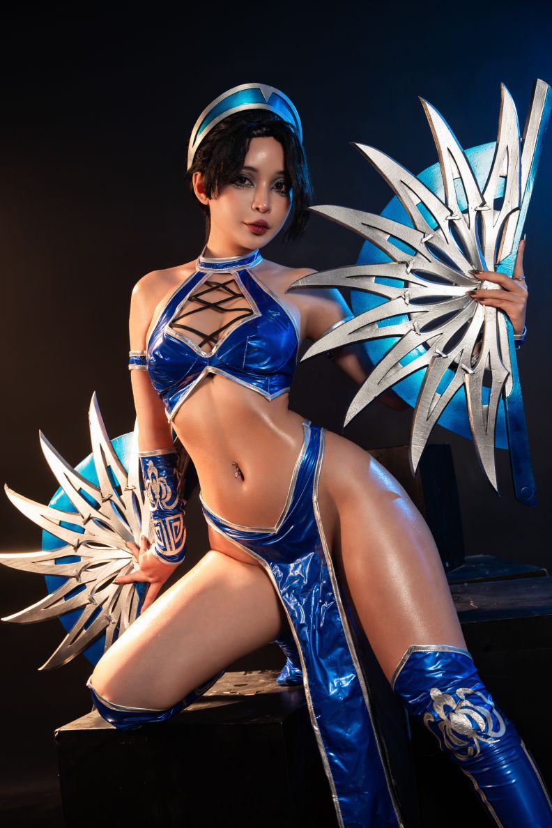 Umeko-J-cosplay-Kitana---Mortal-Kombat-04-14