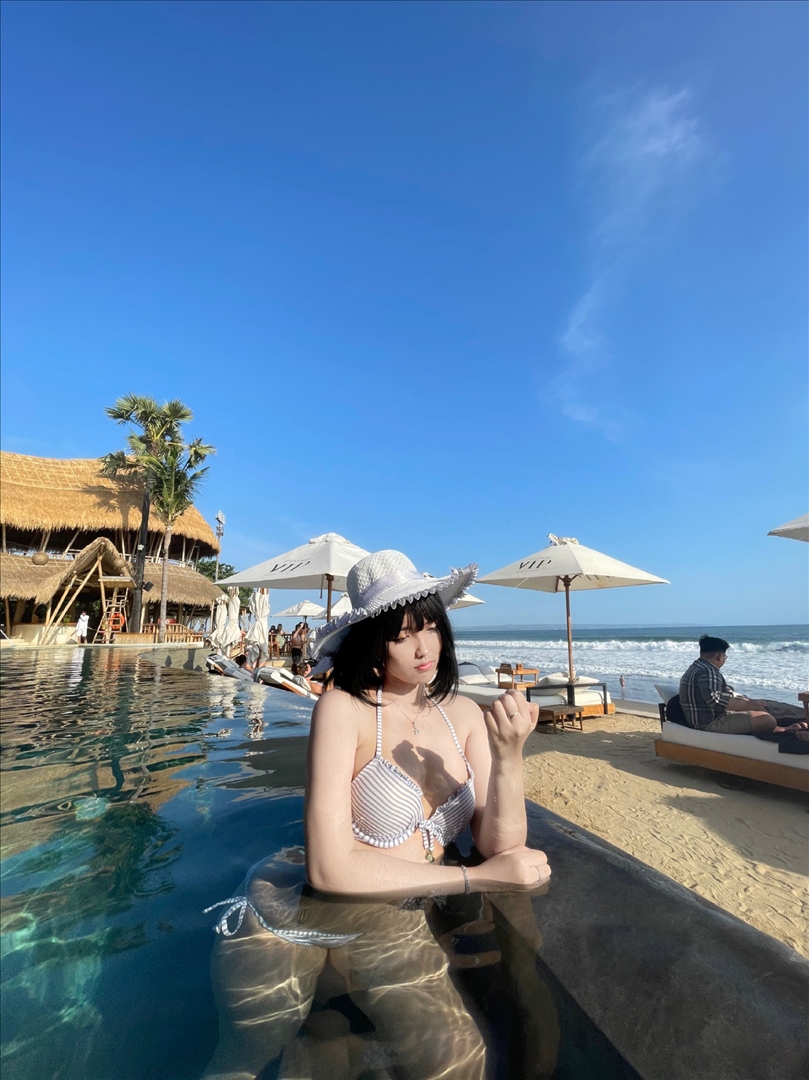 Azulacan---White-Bikini-20240819b-22P-5958-MB-08-20