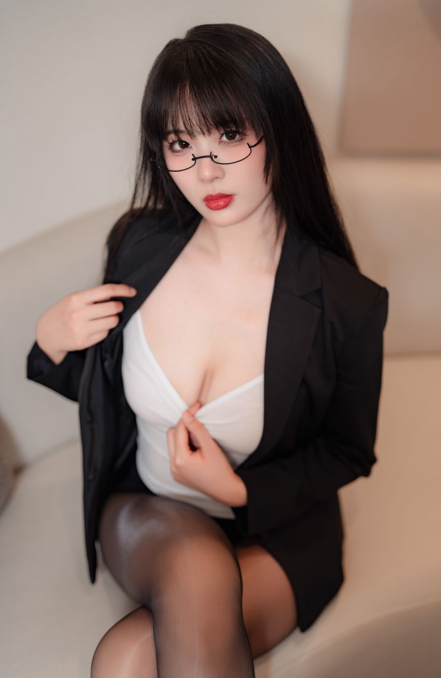 轩萧学姐---下班后OL-72p-253MB-06-18