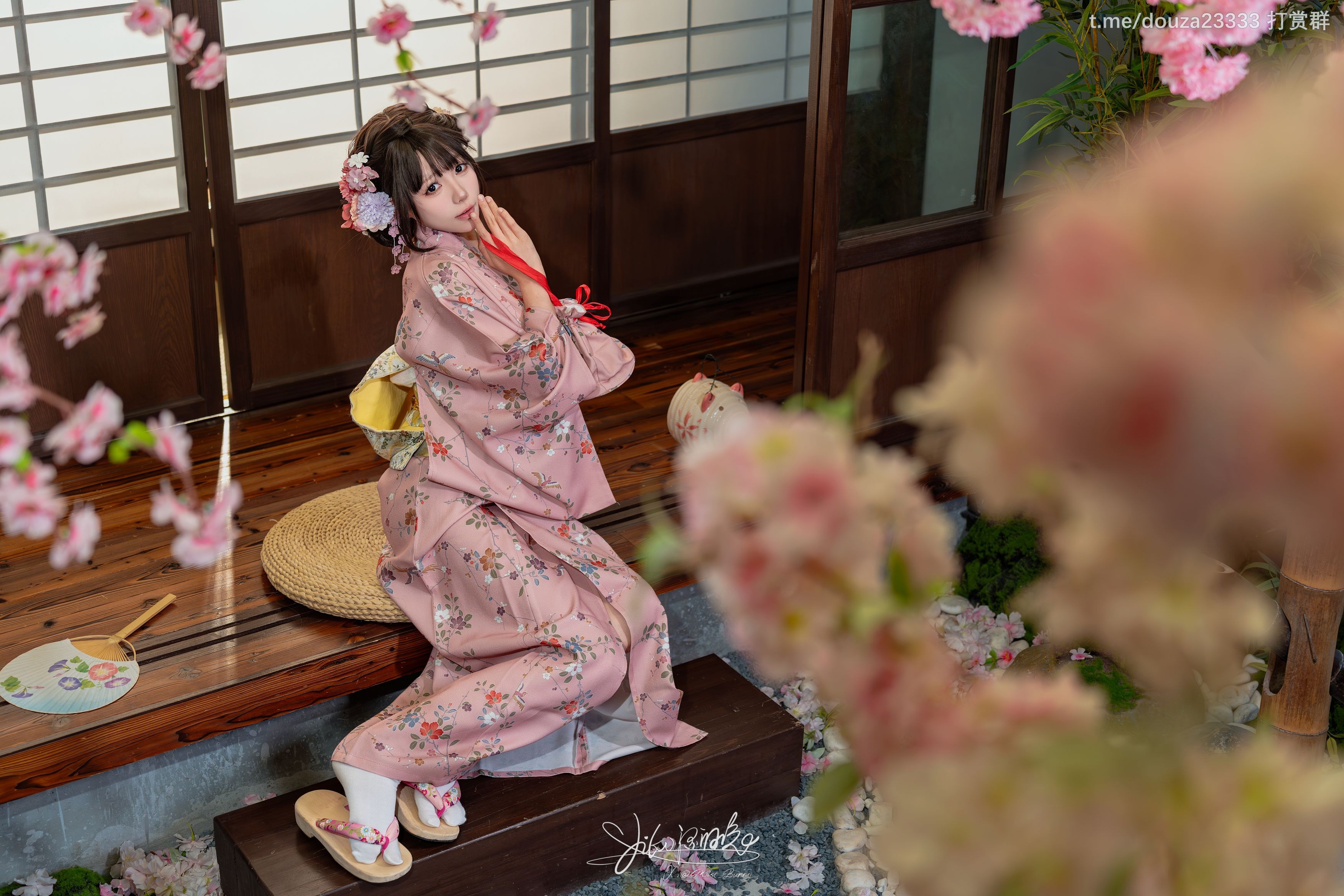 Yiko湿润兔-8月作品温泉の女将77P1V-燕无歇8月31打赏群资源-08-30