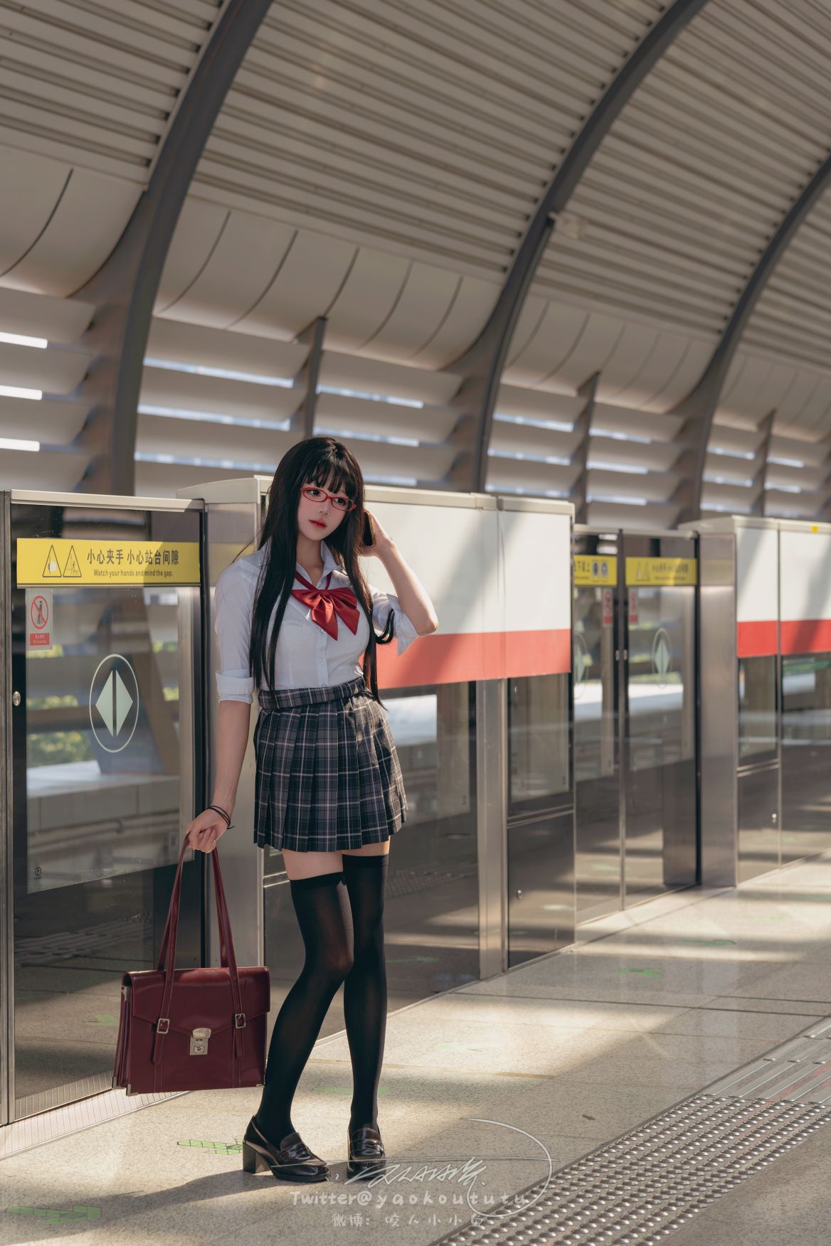 咬一口兔娘-十二月作品电车惊魂71P1V-期待-02-02