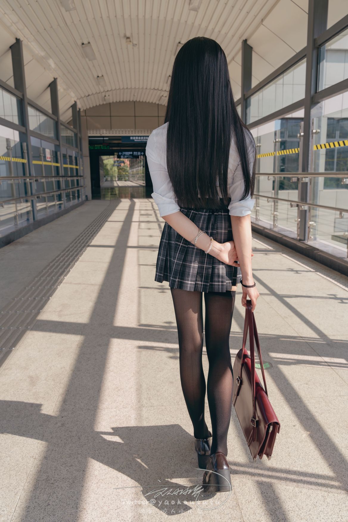 咬一口兔娘-十二月作品电车惊魂71P1V-期待-02-02