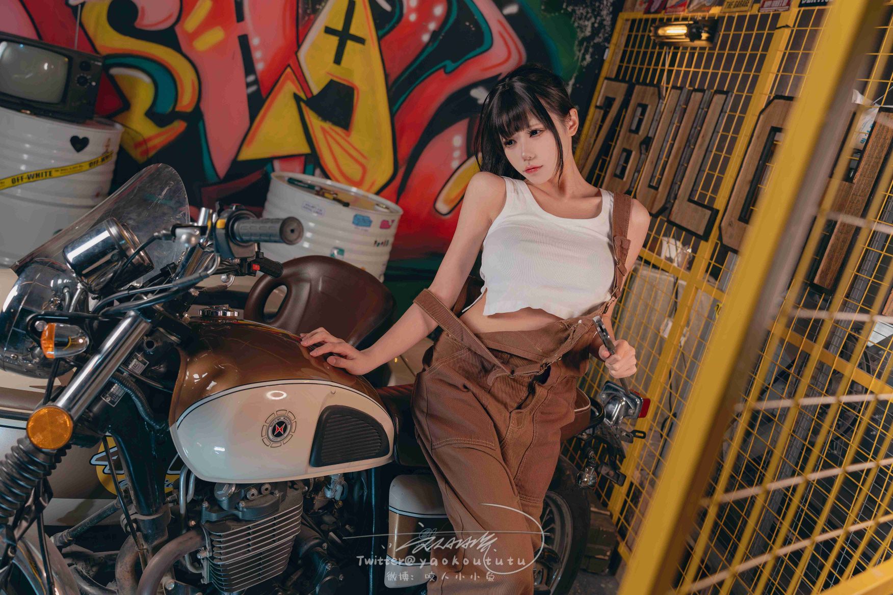 咬人小小兔-1月作品机车修理工-Shake-it-02-28