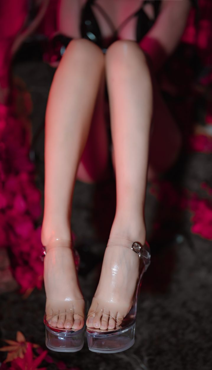 轩萧学姐---万圣节魅魔100p1v-674MB-06-16