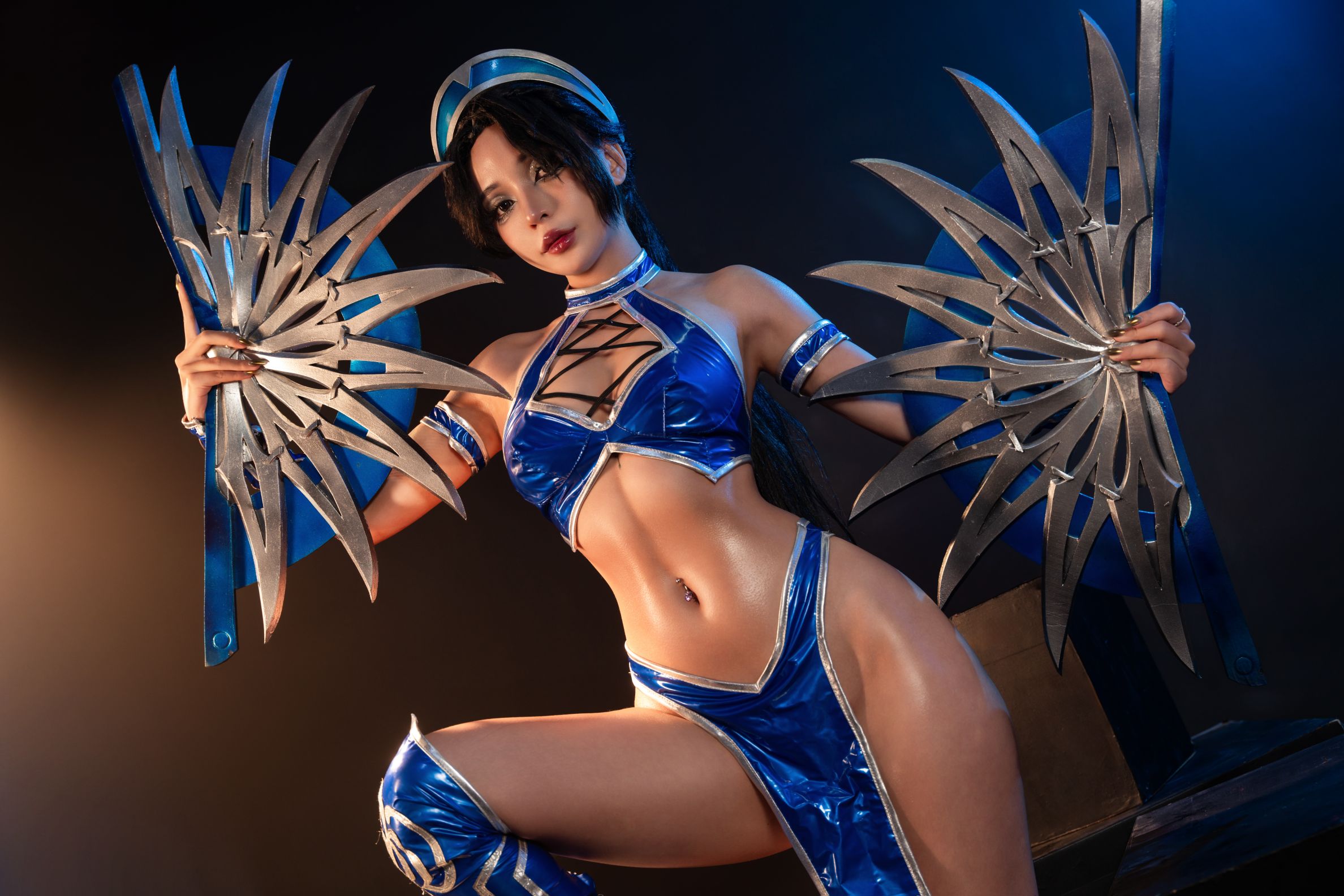 Umeko-J-cosplay-Kitana---Mortal-Kombat-04-14