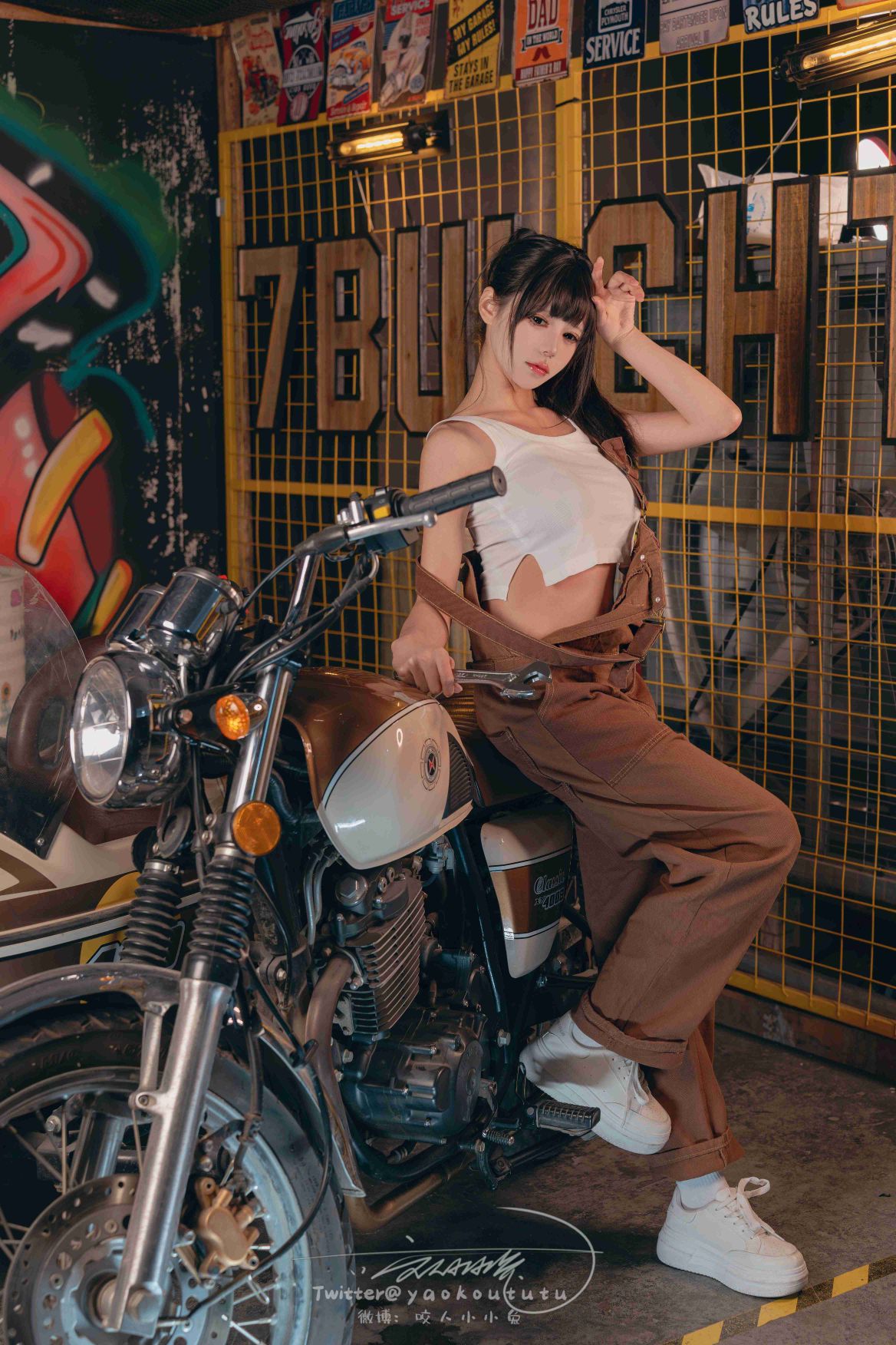 咬人小小兔-1月作品机车修理工-Shake-it-02-28