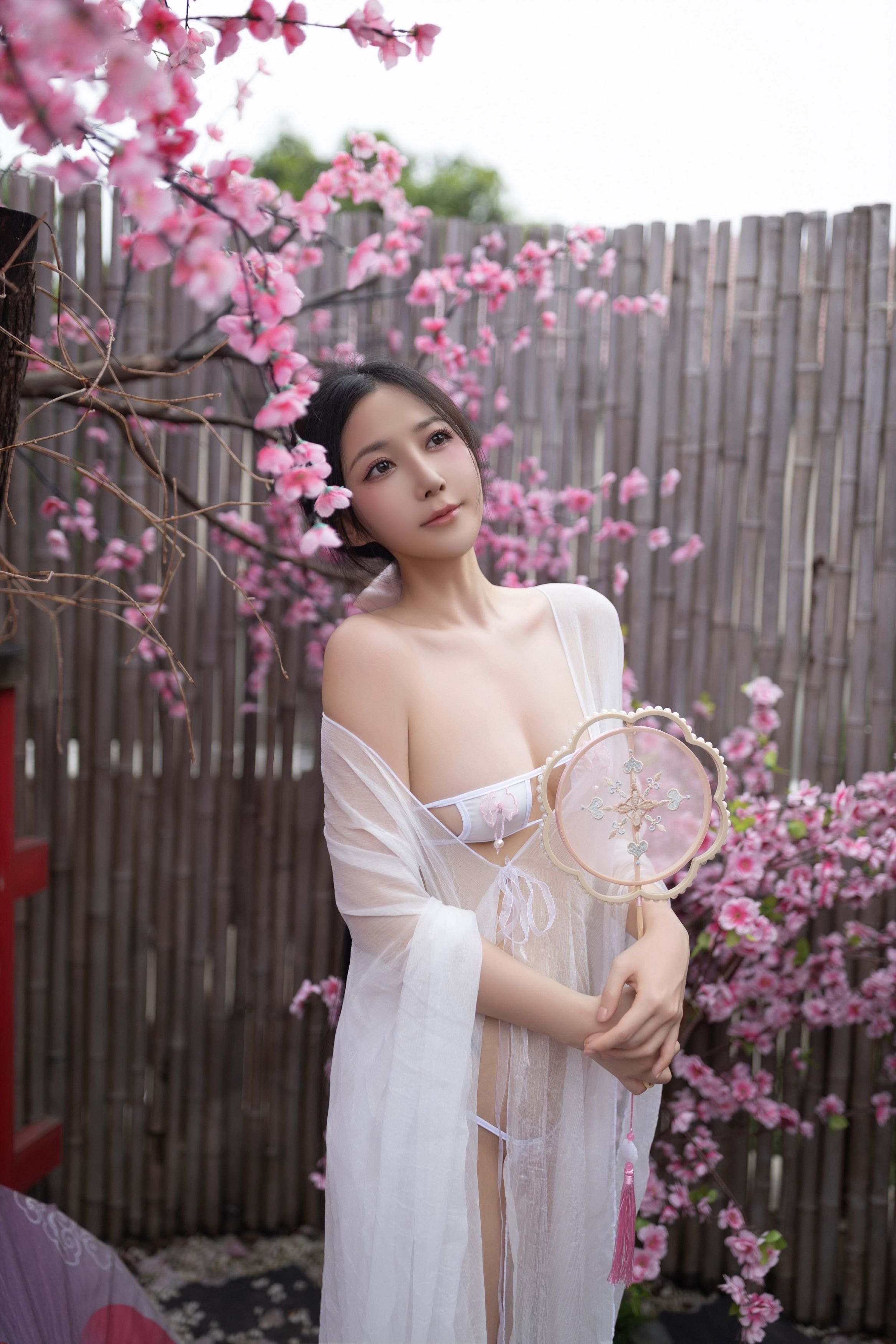 鱼子酱Fish---花想容-120P-08-18