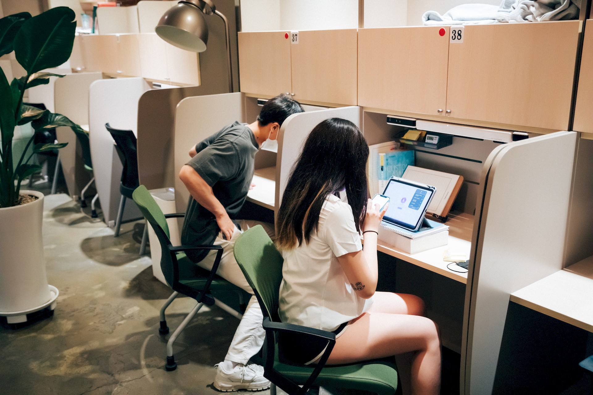 Sonson-손손-Loozy-Reading-Room-Set01-04-15