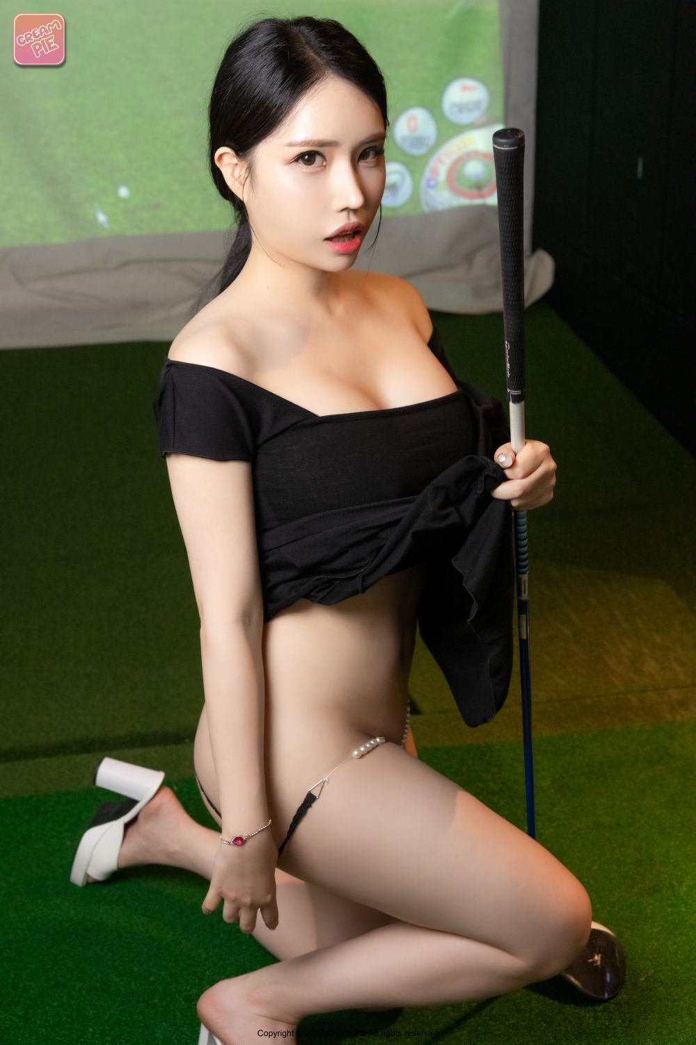 Fantasy-Story-Hani-하니---Screen-Golf-02-23