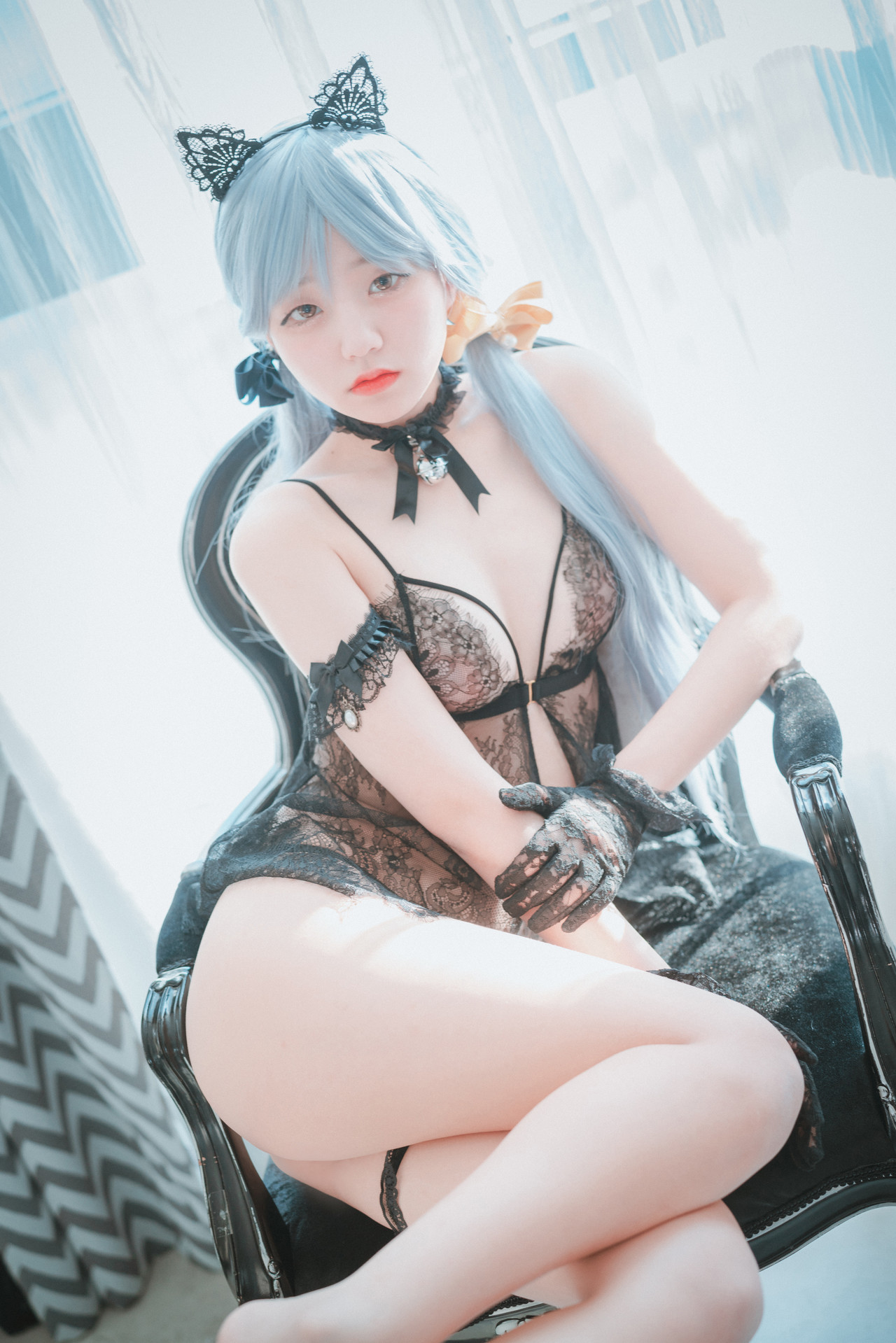 Jeong-Jenny-정제니-DJAWA-Schwarz-und-Wei-Katzenmädchen-Set02-05-07