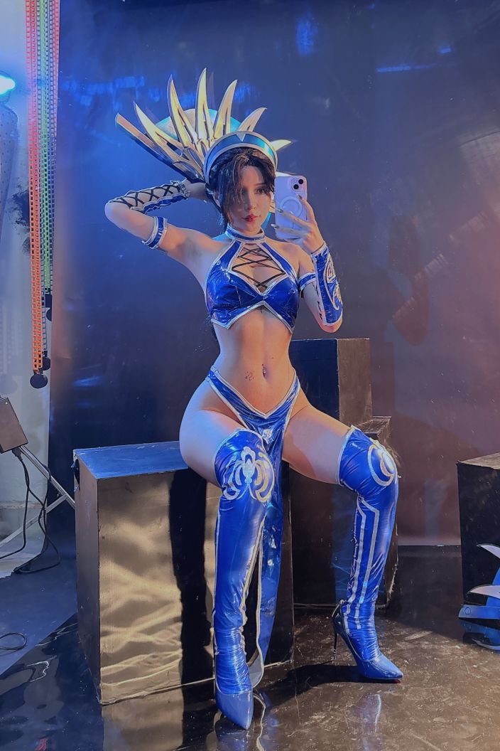 Umeko-J-cosplay-Kitana---Mortal-Kombat-04-14