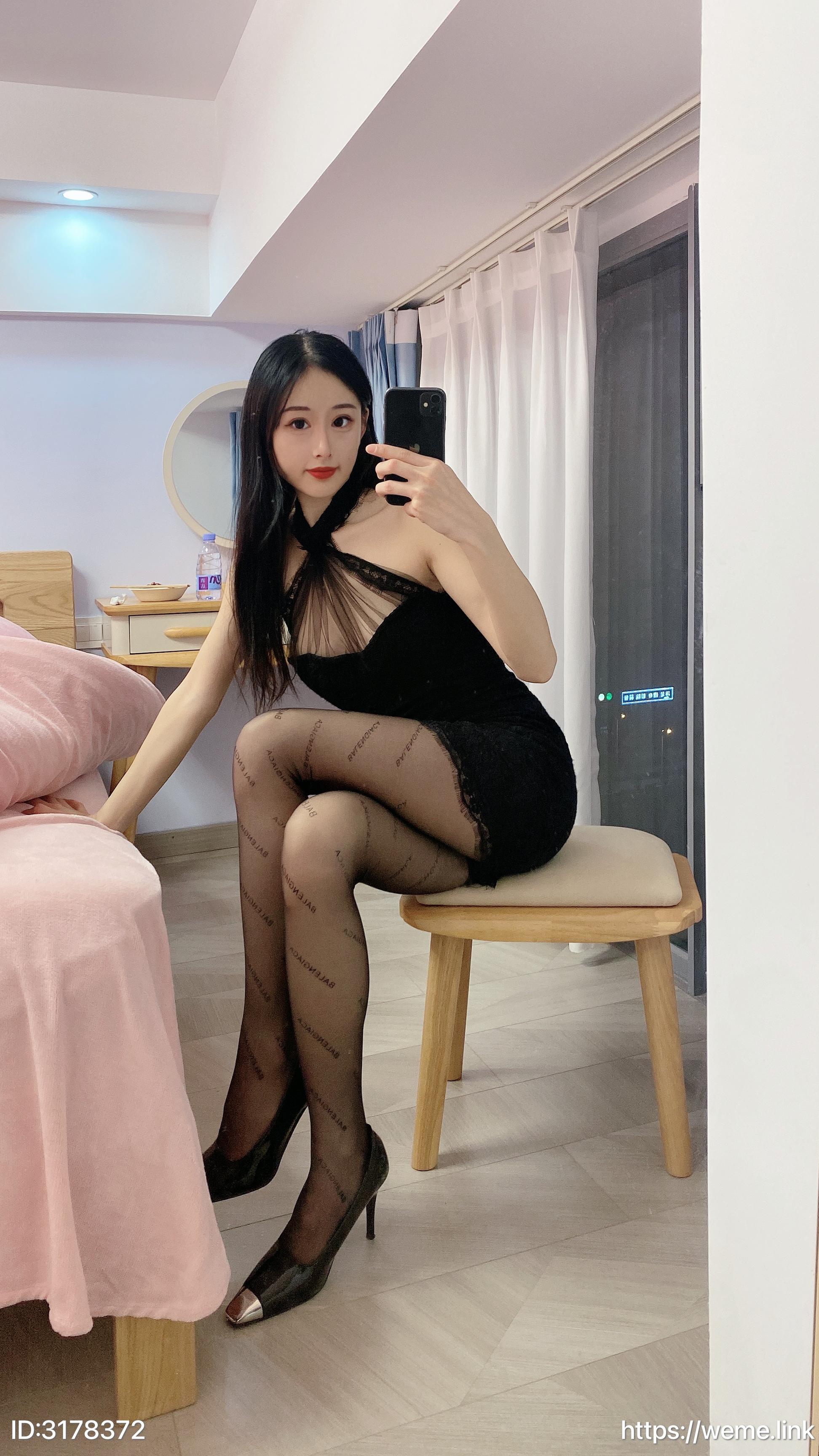 小萌子--NO010-字母黑丝-33P68MB-08-17