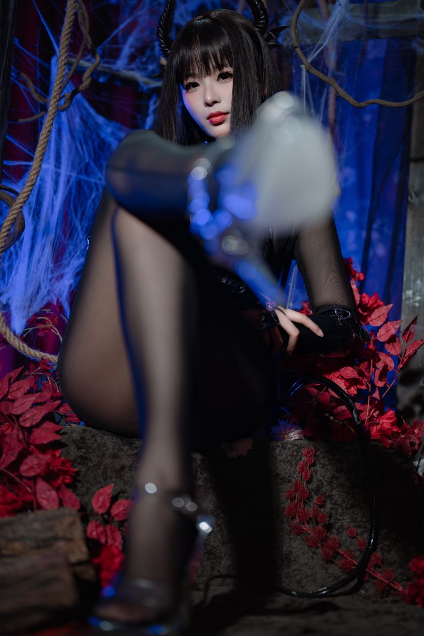 轩萧学姐---万圣节魅魔100p1v-674MB-06-16