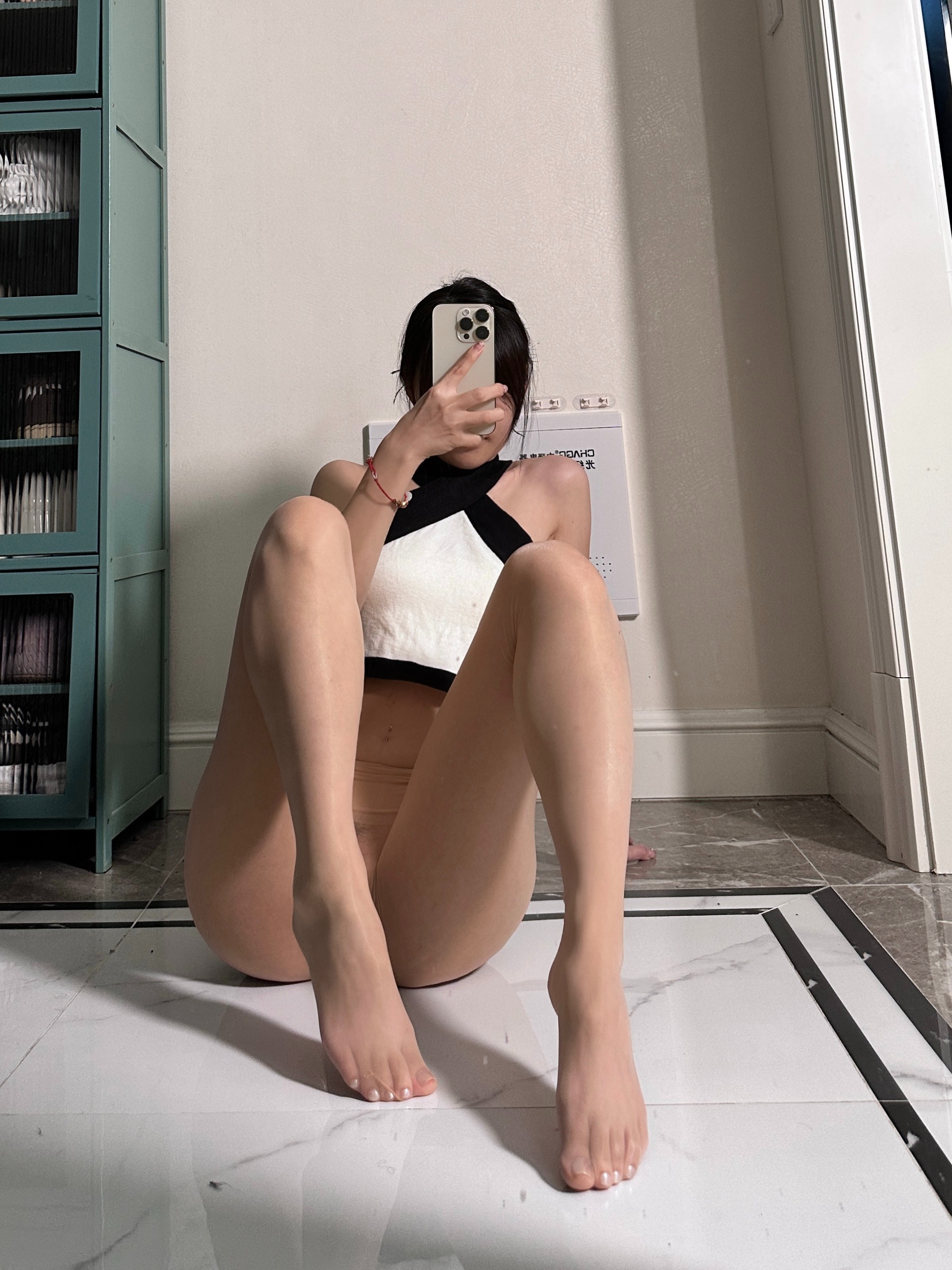 陈妮妮-红色脚掌51P-143MB-04-10