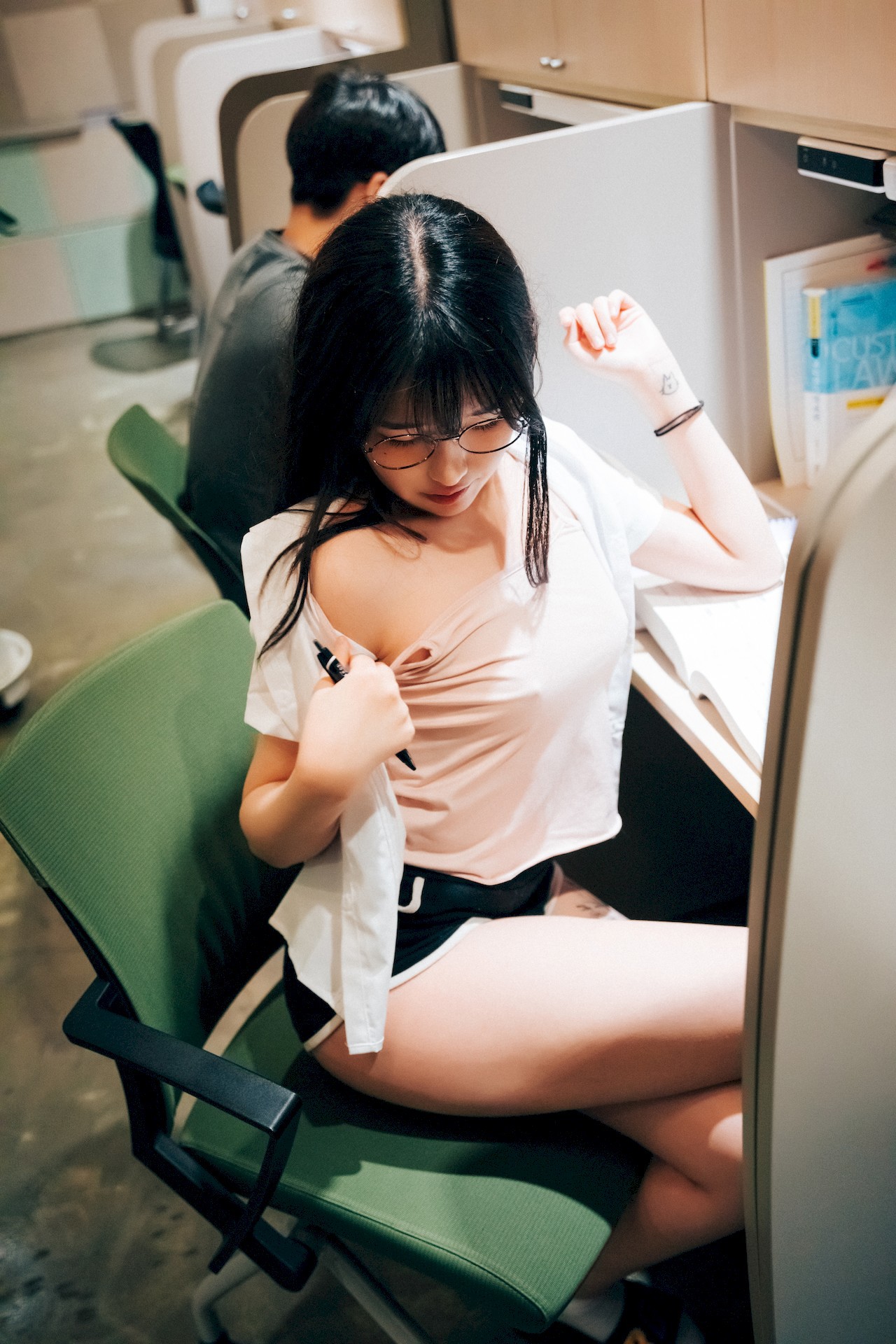Sonson-손손-Loozy-Reading-Room-Set01-04-15