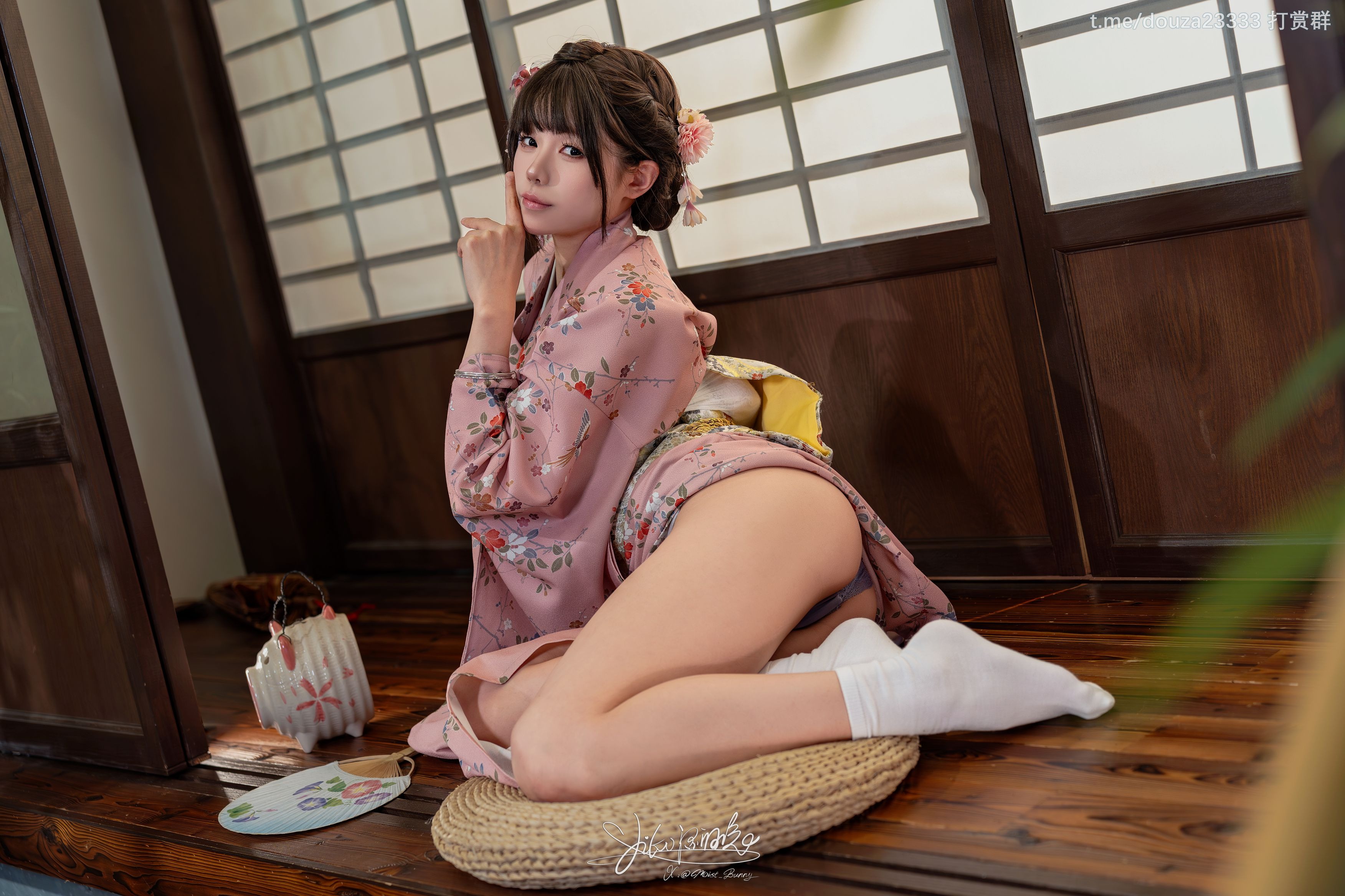 Yiko湿润兔-8月作品温泉の女将77P1V-燕无歇8月31打赏群资源-08-30