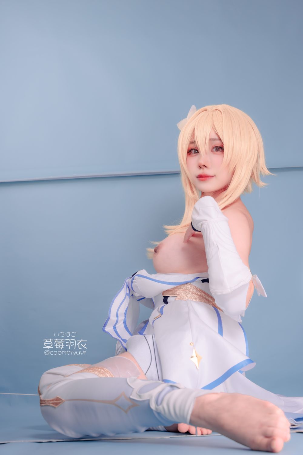 草莓羽衣-caomeiyuyi-cosplay-Lumine---Genshin-Impact-03-15