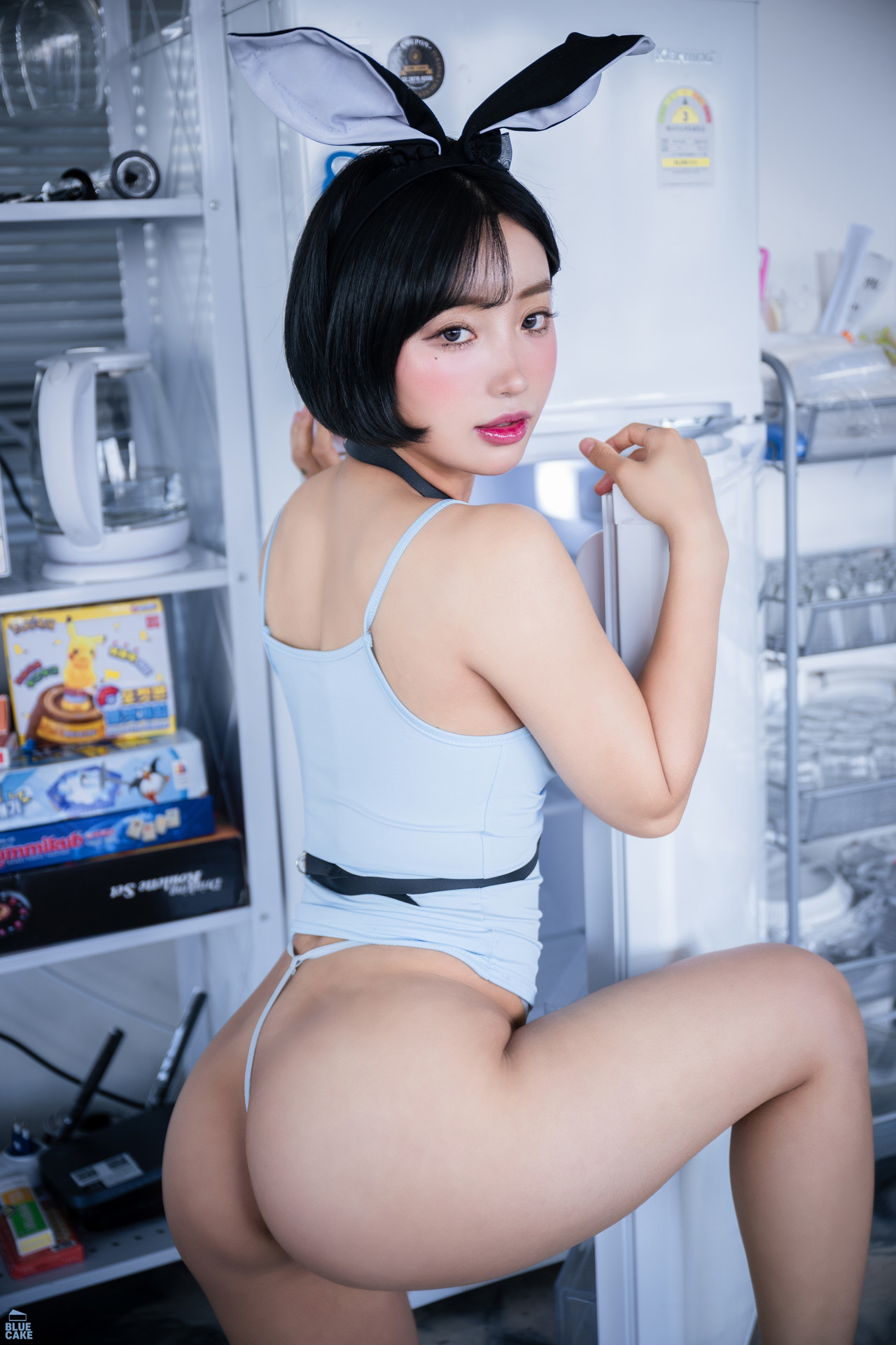 Booty-Queen-BLUECAKE-Rabbit-Sky-RED-11-25