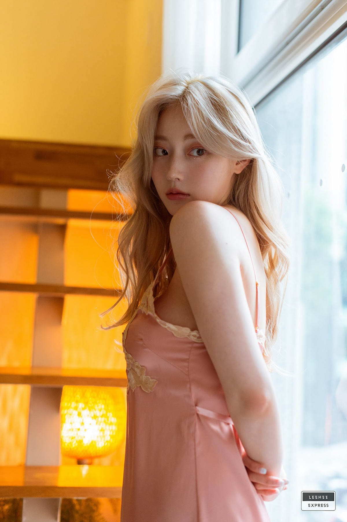 Jeong-Ah-정아-LEEHEE-EXPRESS-LEDG-077-10-12