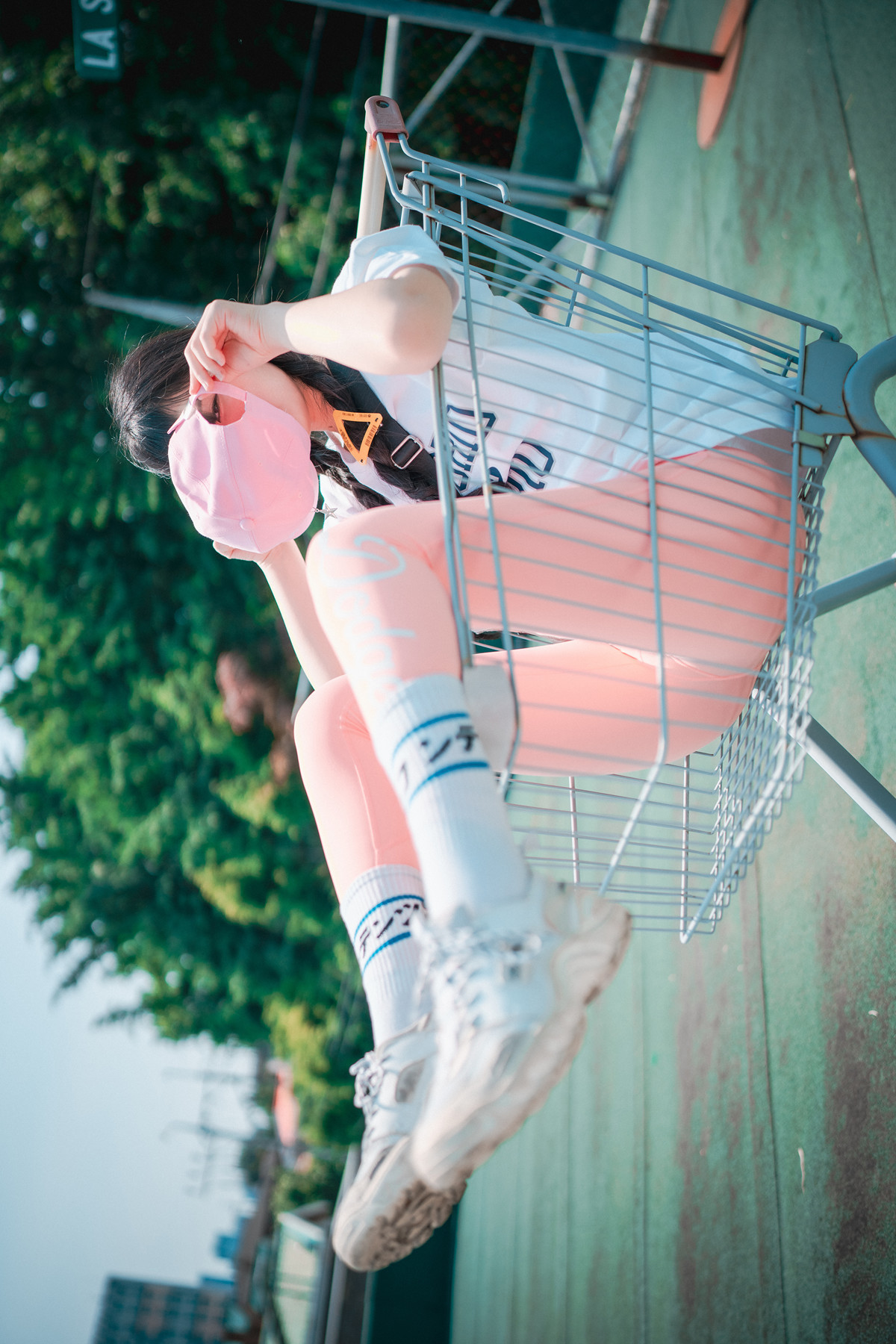 Jeong-Jenny-정제니-DJAWA-8216Loose-and-Tight-Pink8217-Set01-09-23