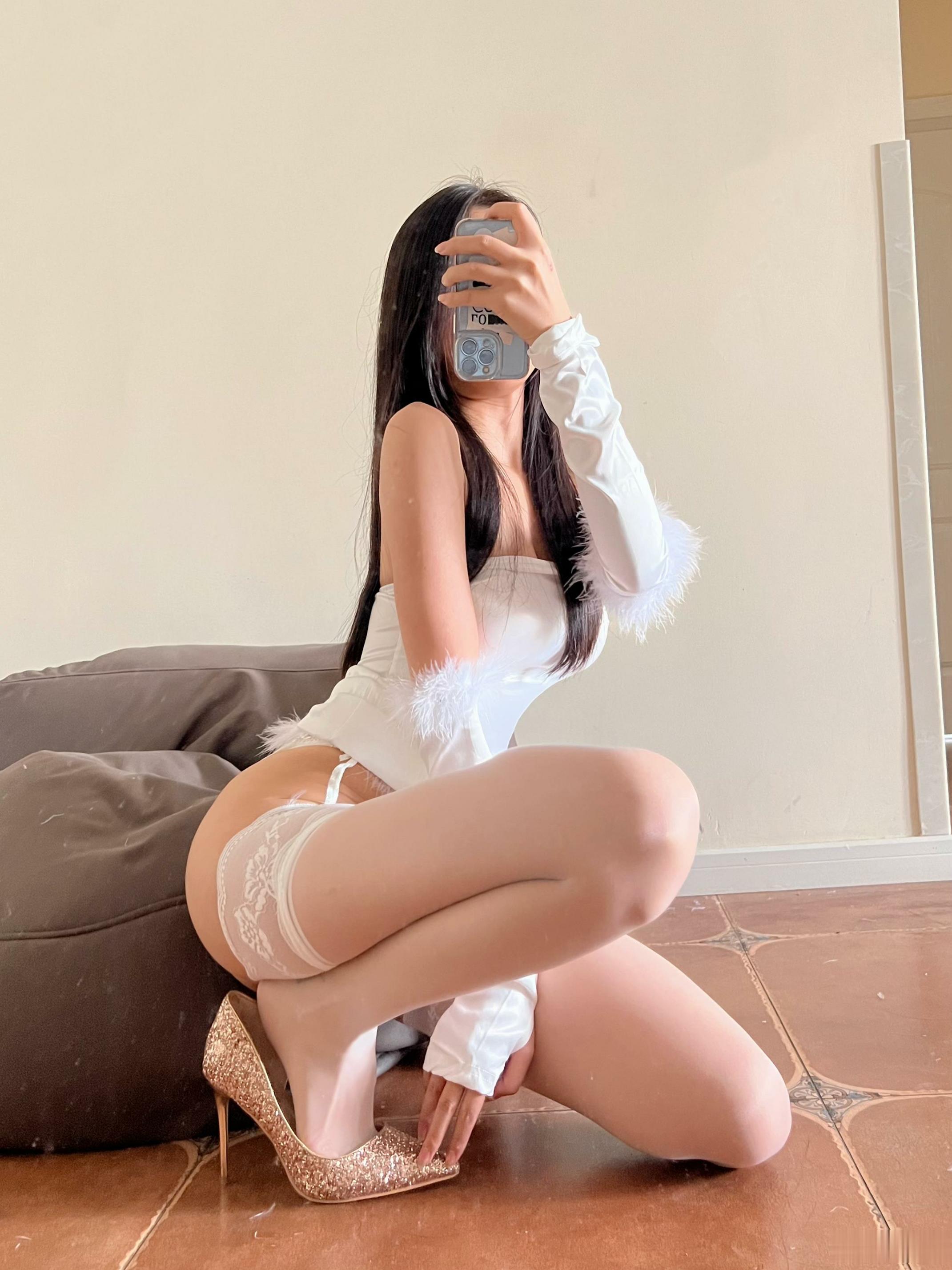 020纪念小小v5--微密圈系列-白色的心动25P113MB-08-29