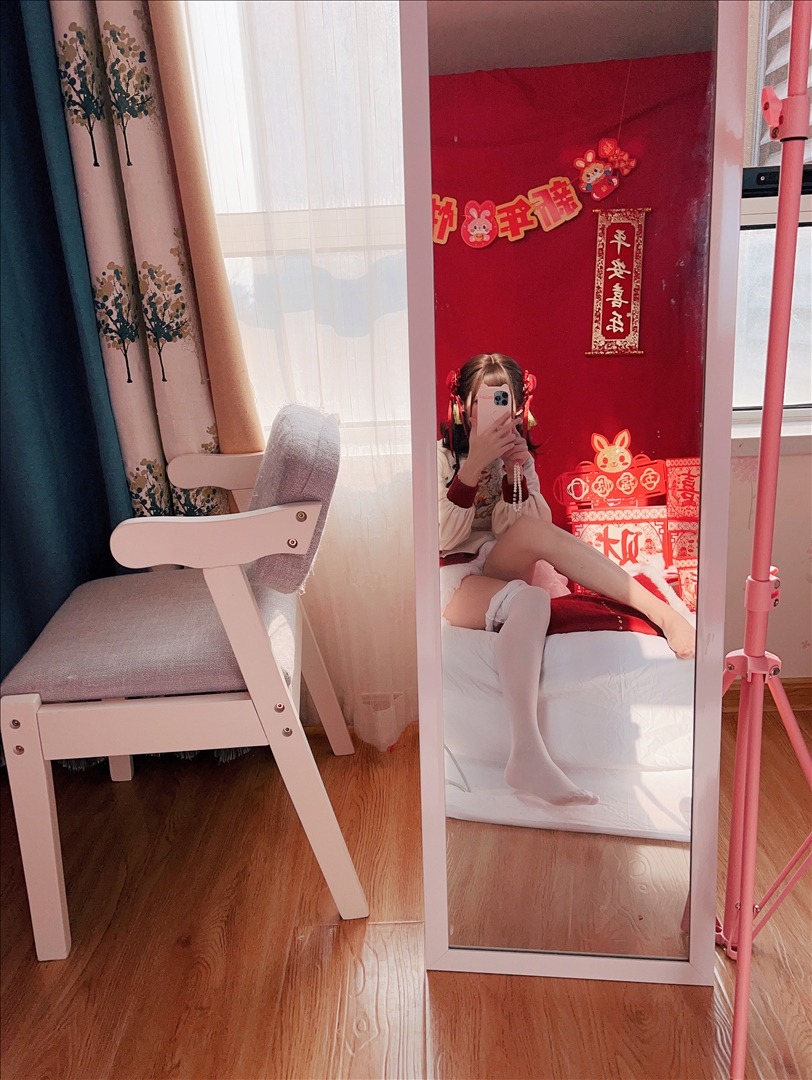 白丝奶糖酱---新年女仆-108P-108P-38759-MB-20240824j-08-25