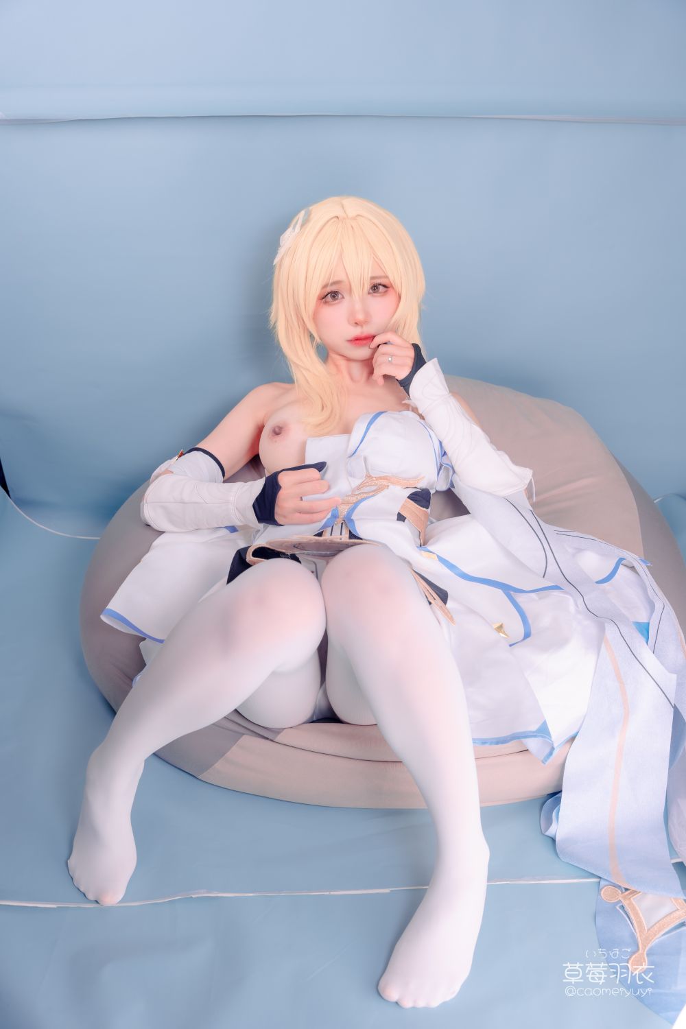 草莓羽衣-caomeiyuyi-cosplay-Lumine---Genshin-Impact-03-15