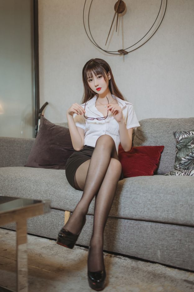 羽生三未---黑丝包臀OL40P-624MB-04-20