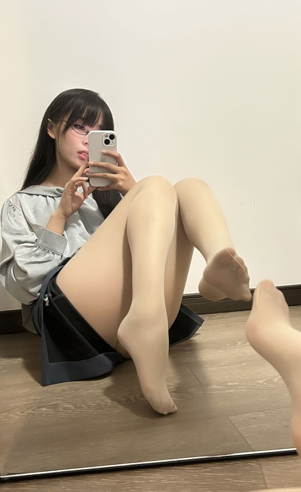 轩萧学姐---蓝裙OL170p4v-147G-06-18