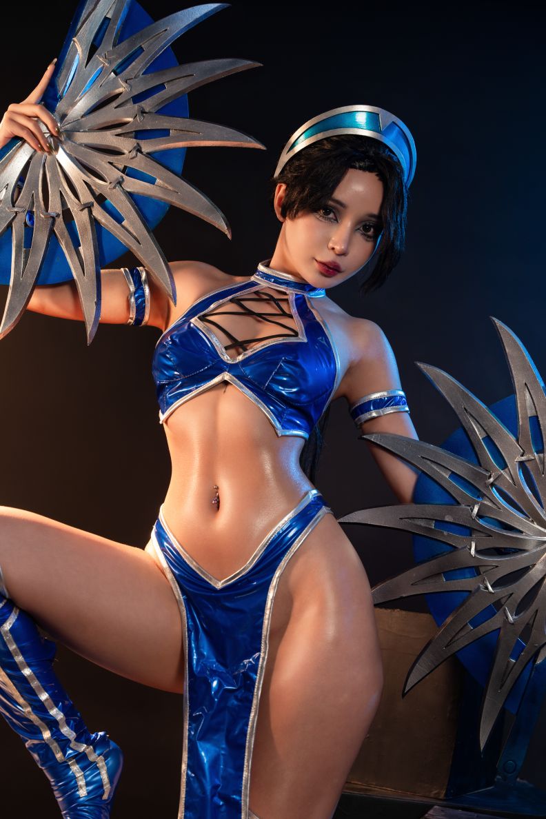 Umeko-J-cosplay-Kitana---Mortal-Kombat-04-14