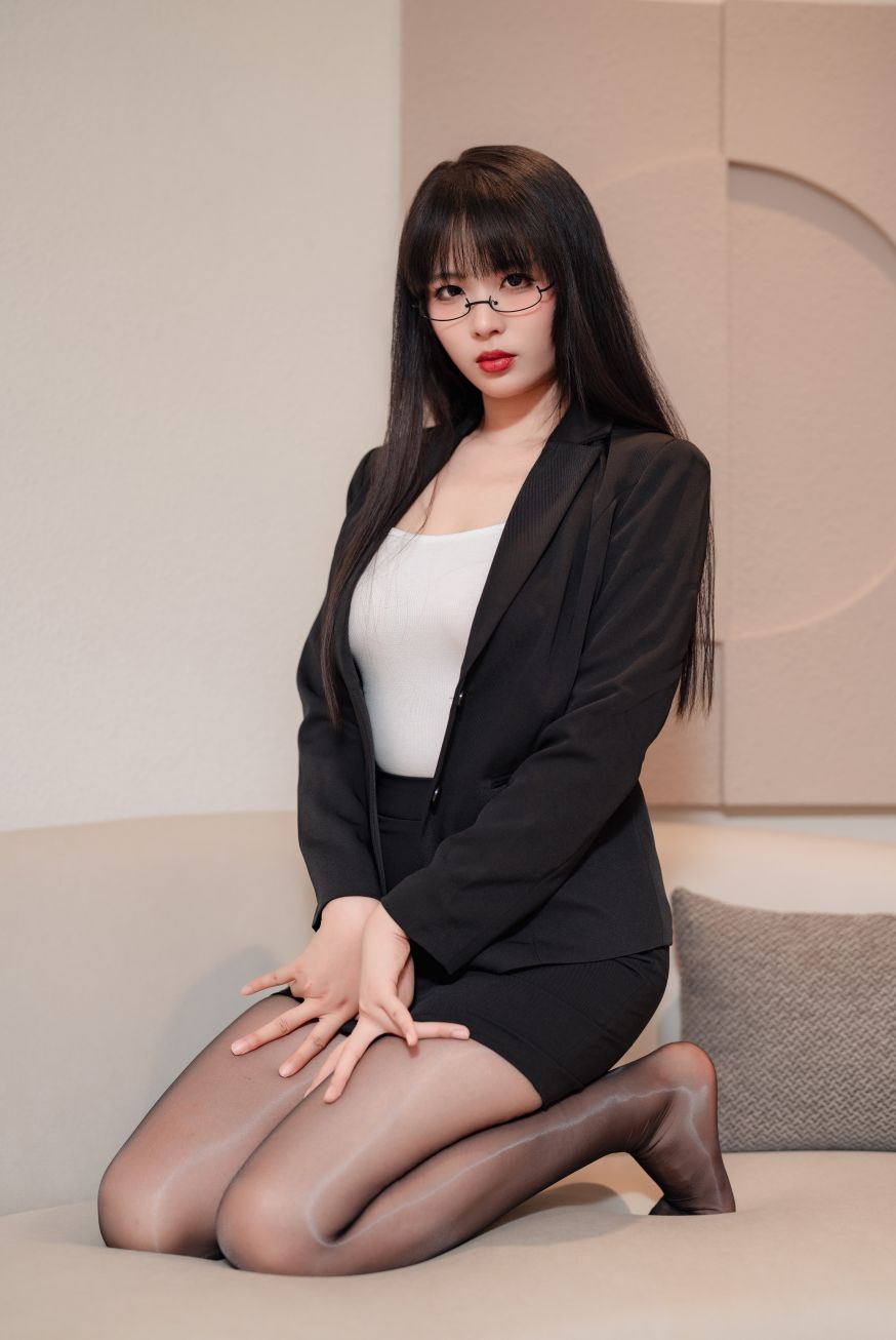 轩萧学姐---下班后OL-72p-253MB-06-18